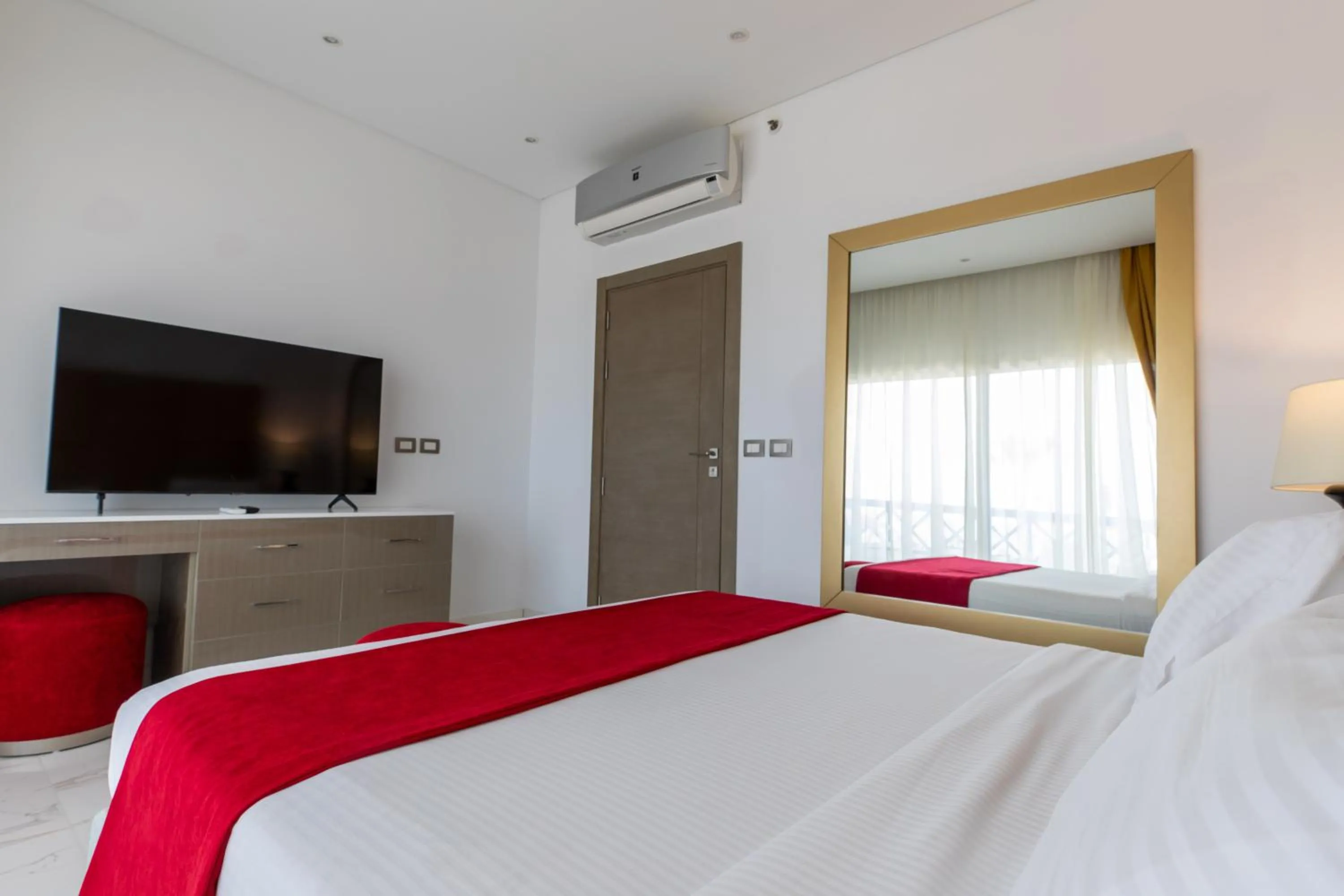 TV and multimedia, Bed in Porto Marina Resort & Spa Al Alamein