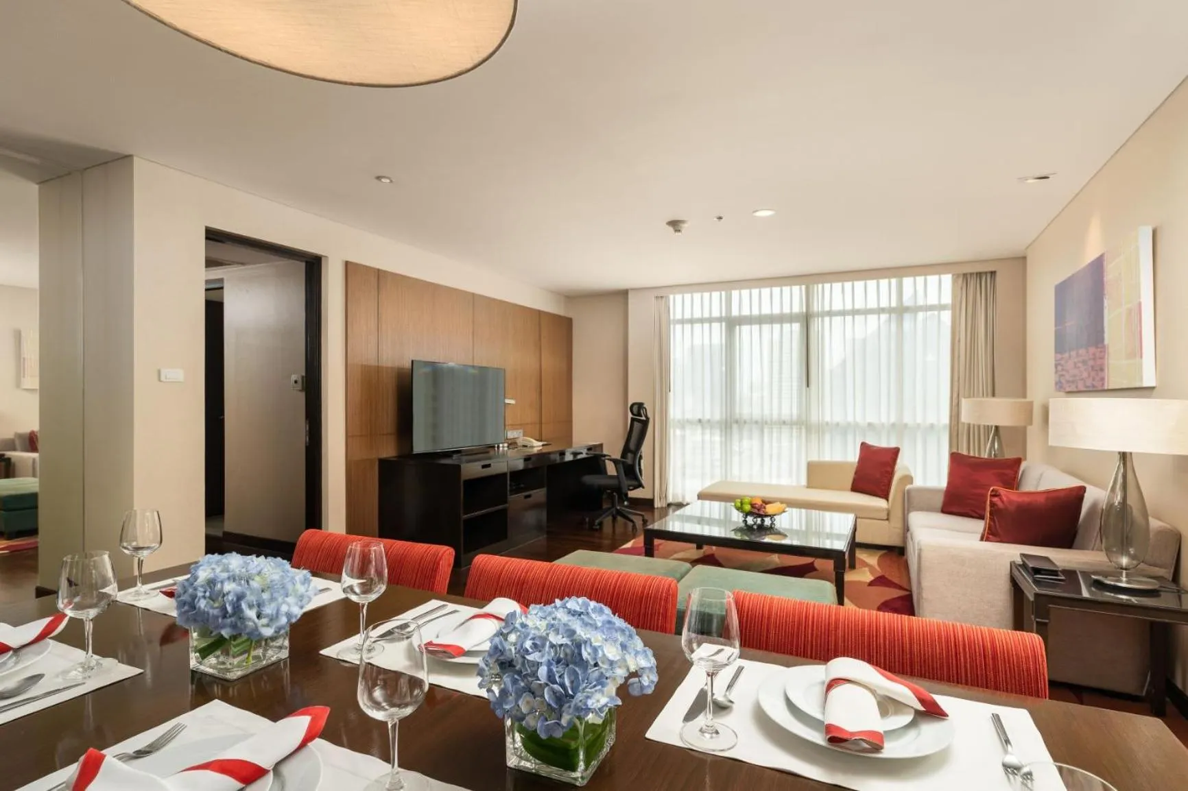 TV and multimedia in Sathorn Vista, Bangkok - Marriott Executive Apartments