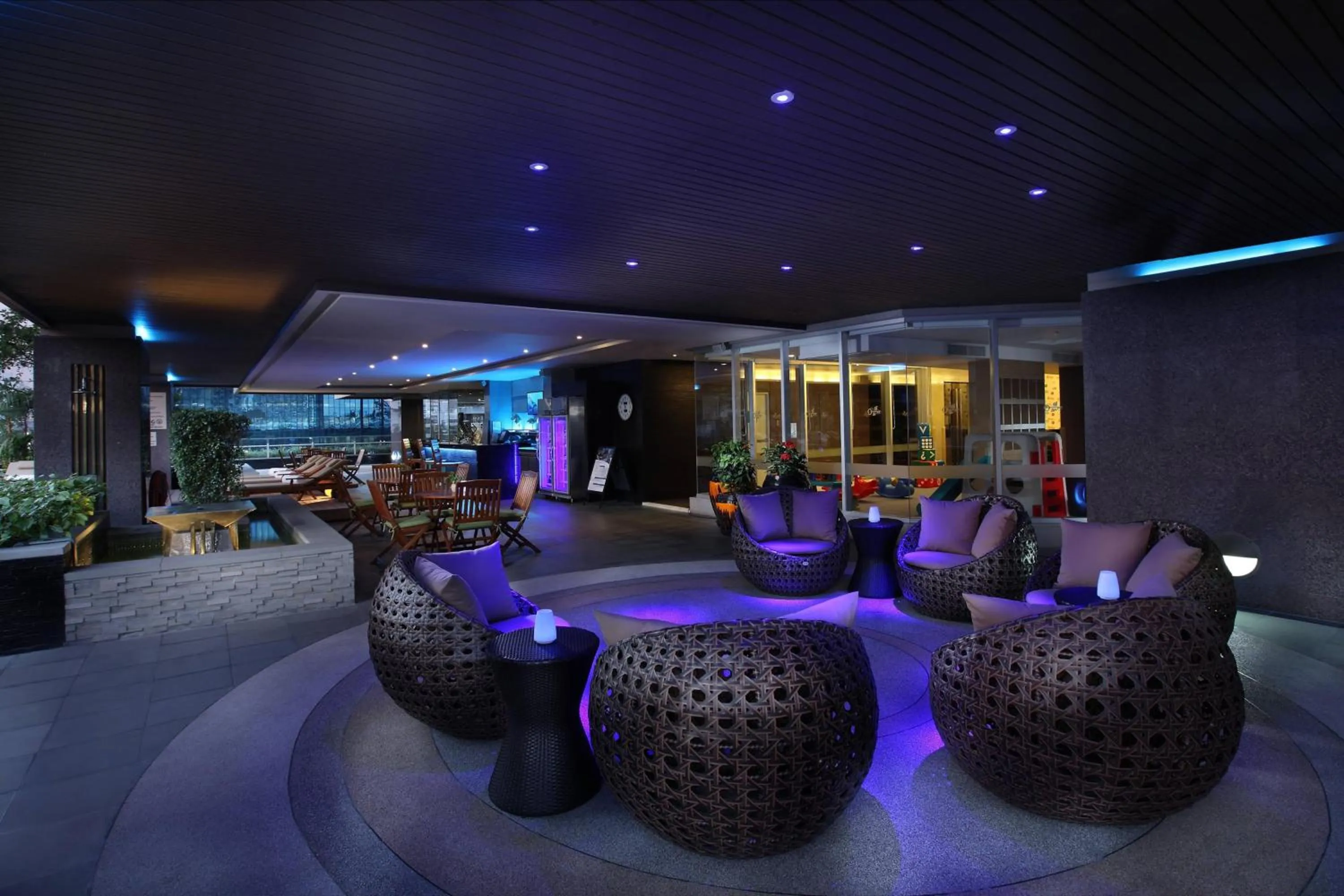 Swimming pool in Sathorn Vista, Bangkok - Marriott Executive Apartments