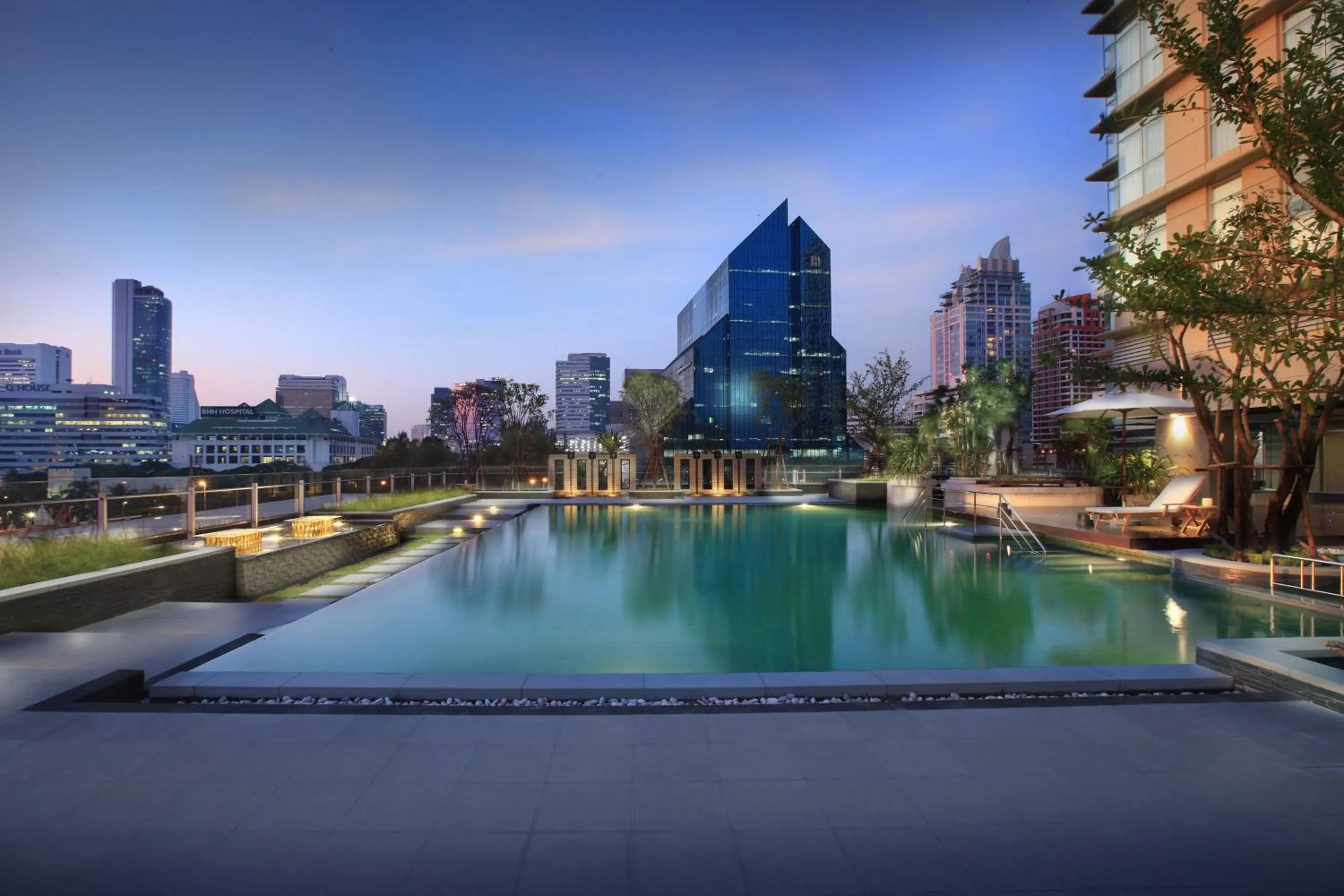 Swimming pool in Sathorn Vista, Bangkok - Marriott Executive Apartments