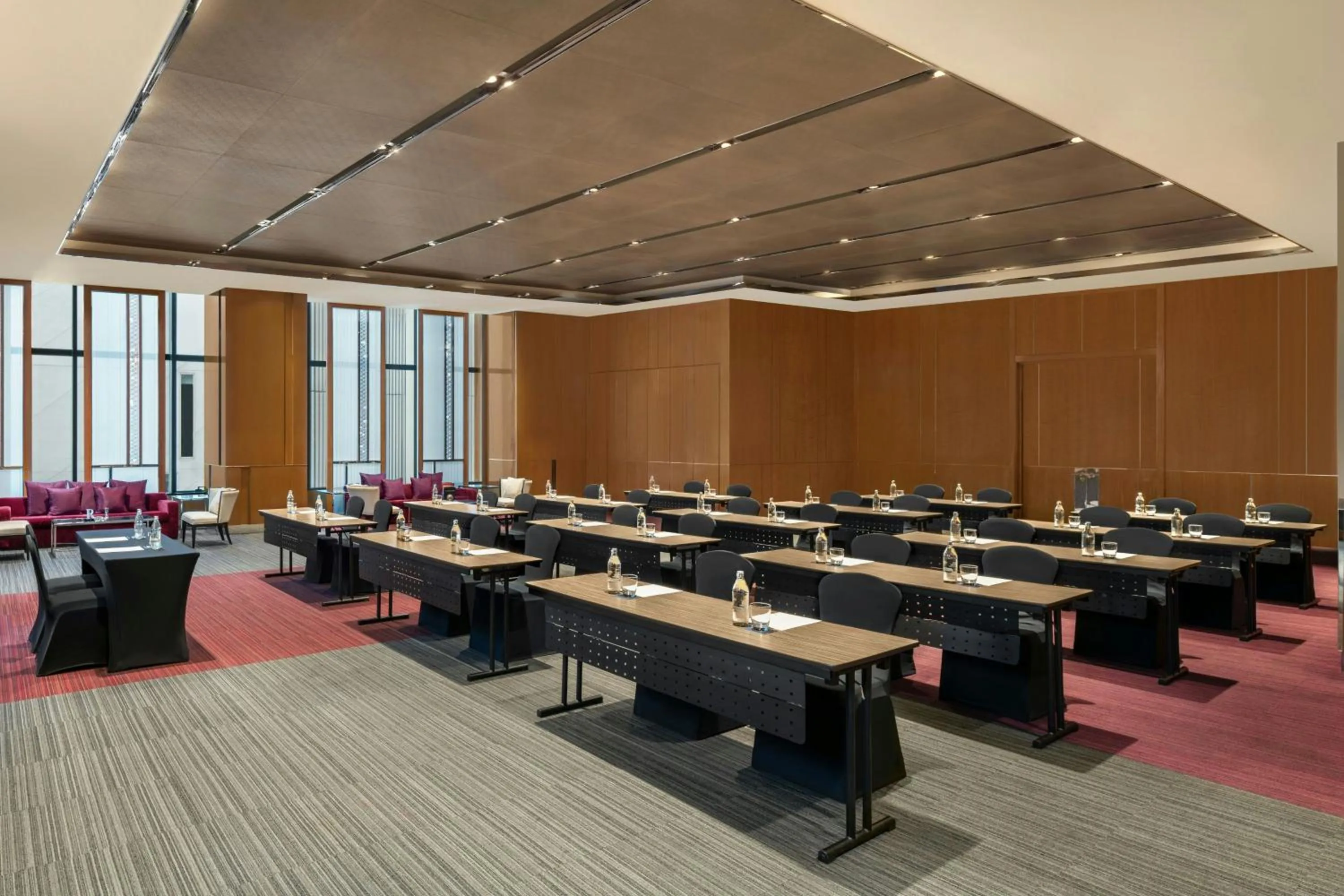 Meeting/conference room in Renaissance Bangkok Ratchaprasong Hotel by Marriott