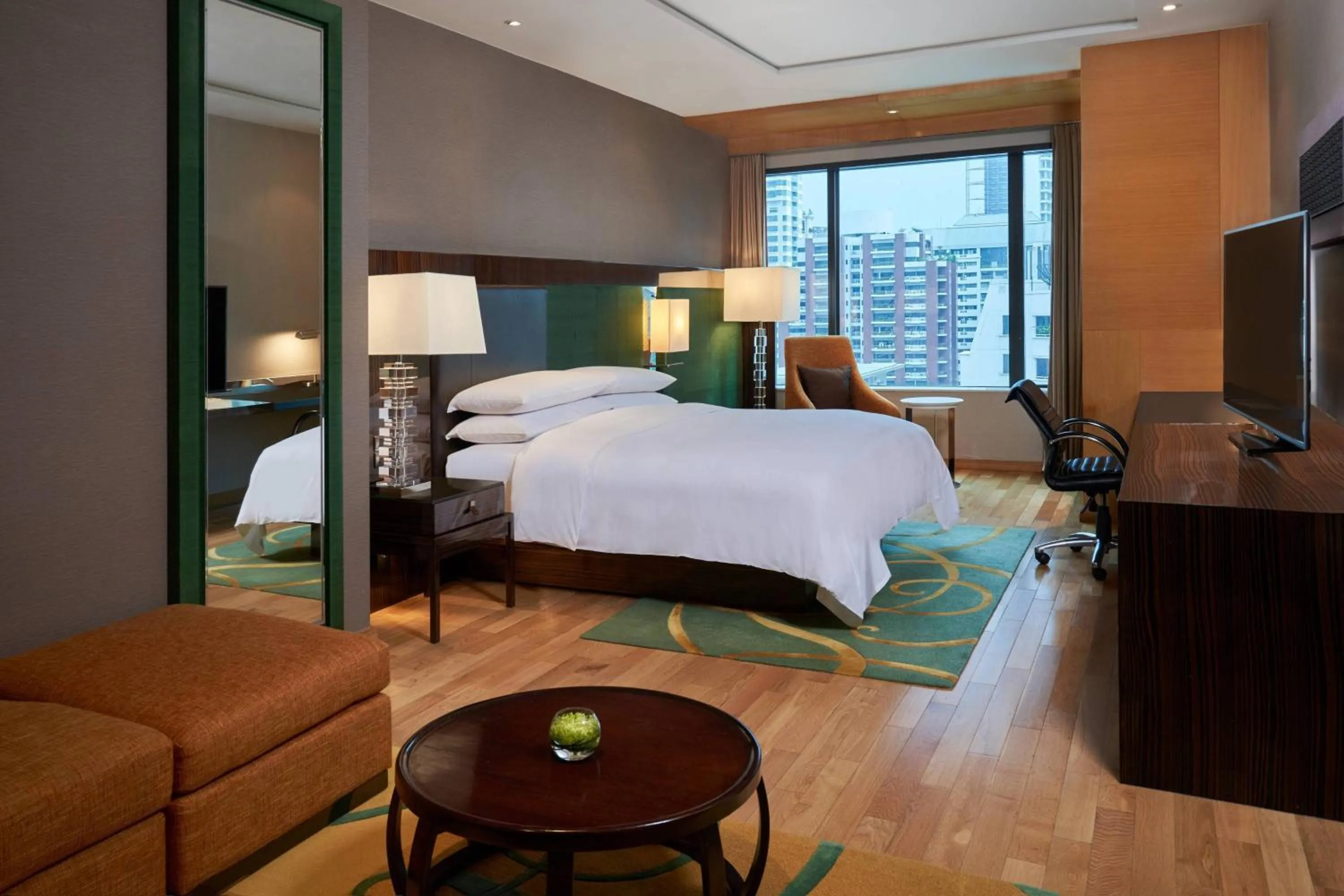 Bedroom, Bed in Renaissance Bangkok Ratchaprasong Hotel by Marriott