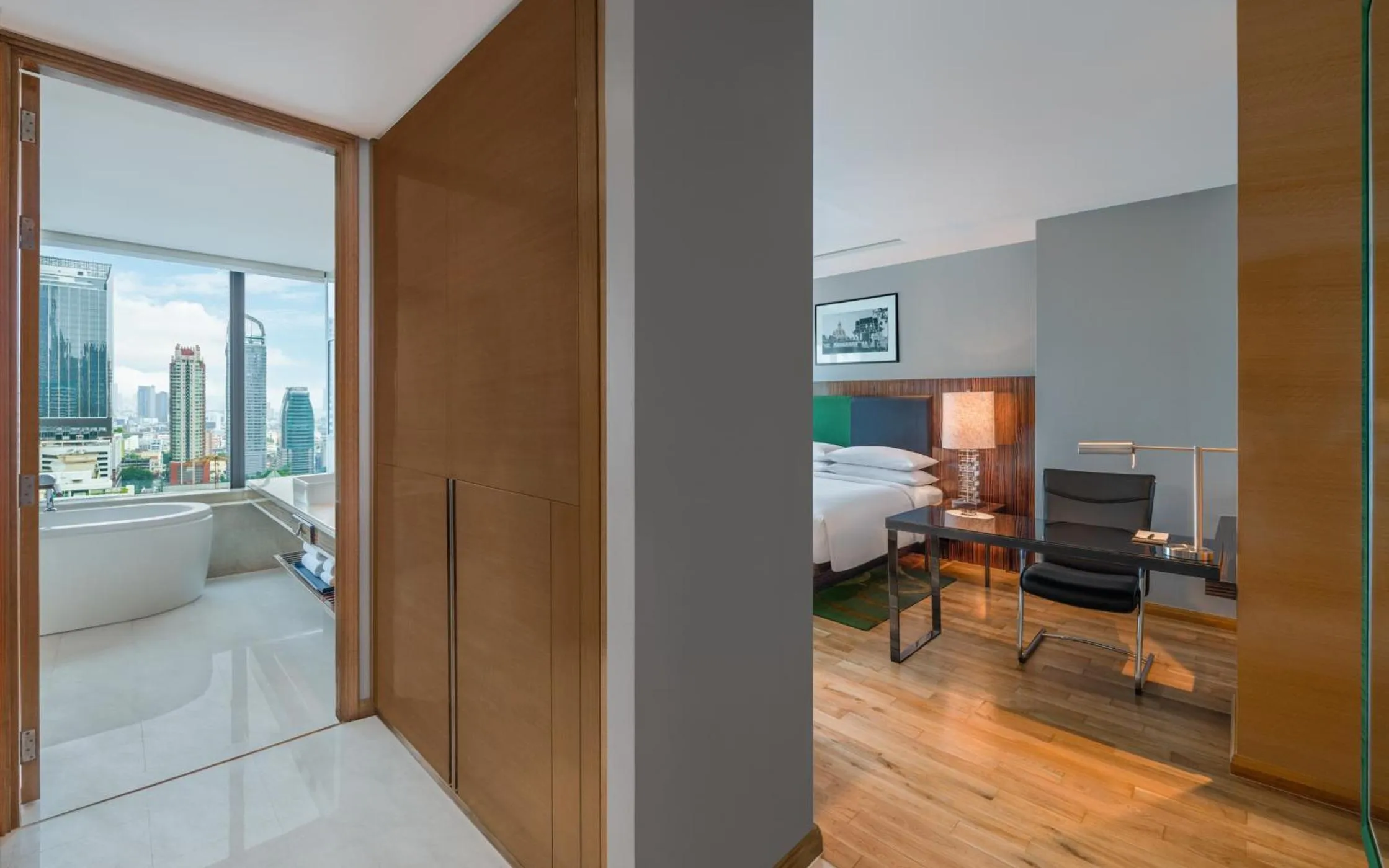 Bathroom, Bed in Renaissance Bangkok Ratchaprasong Hotel by Marriott