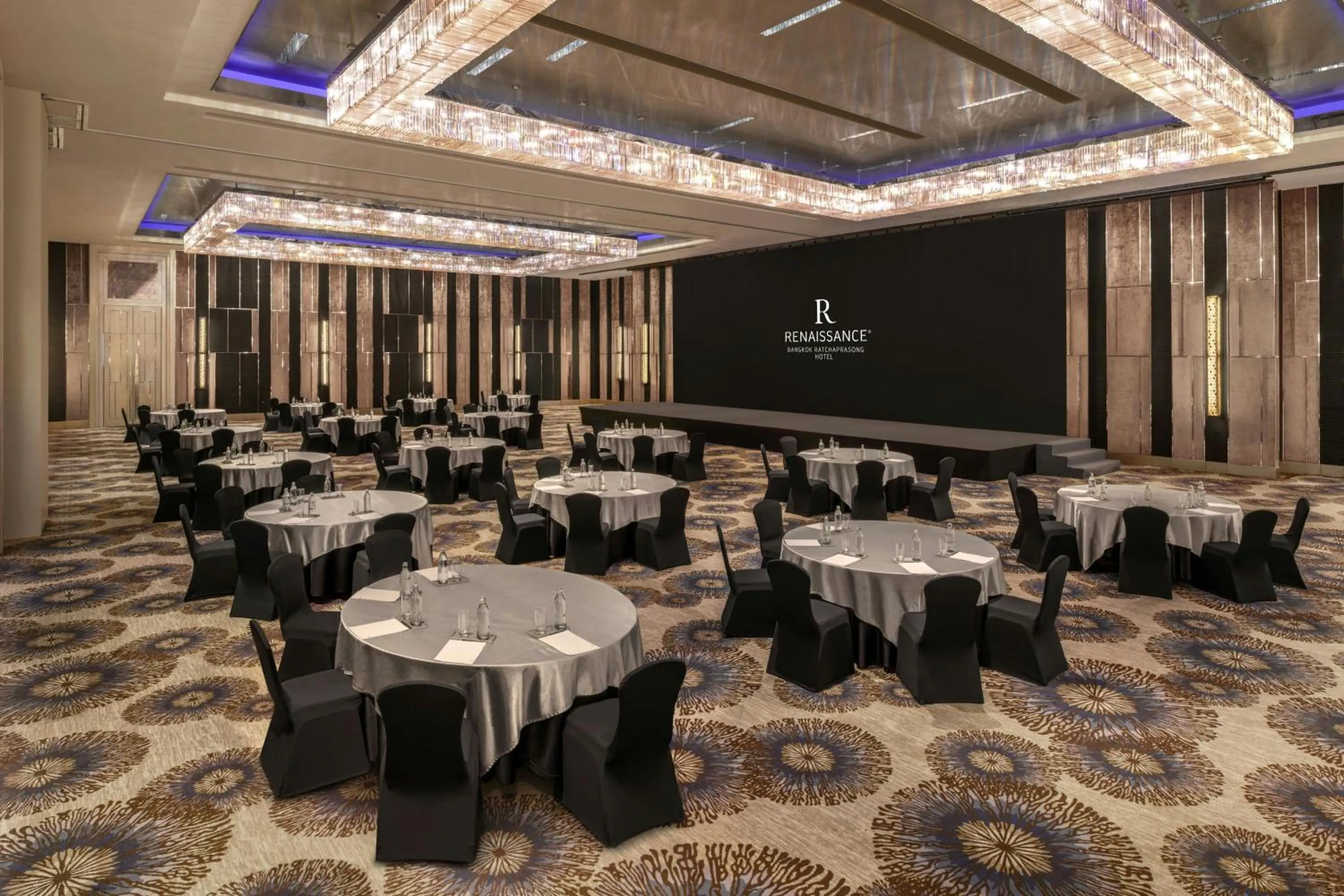 Meeting/conference room in Renaissance Bangkok Ratchaprasong Hotel by Marriott