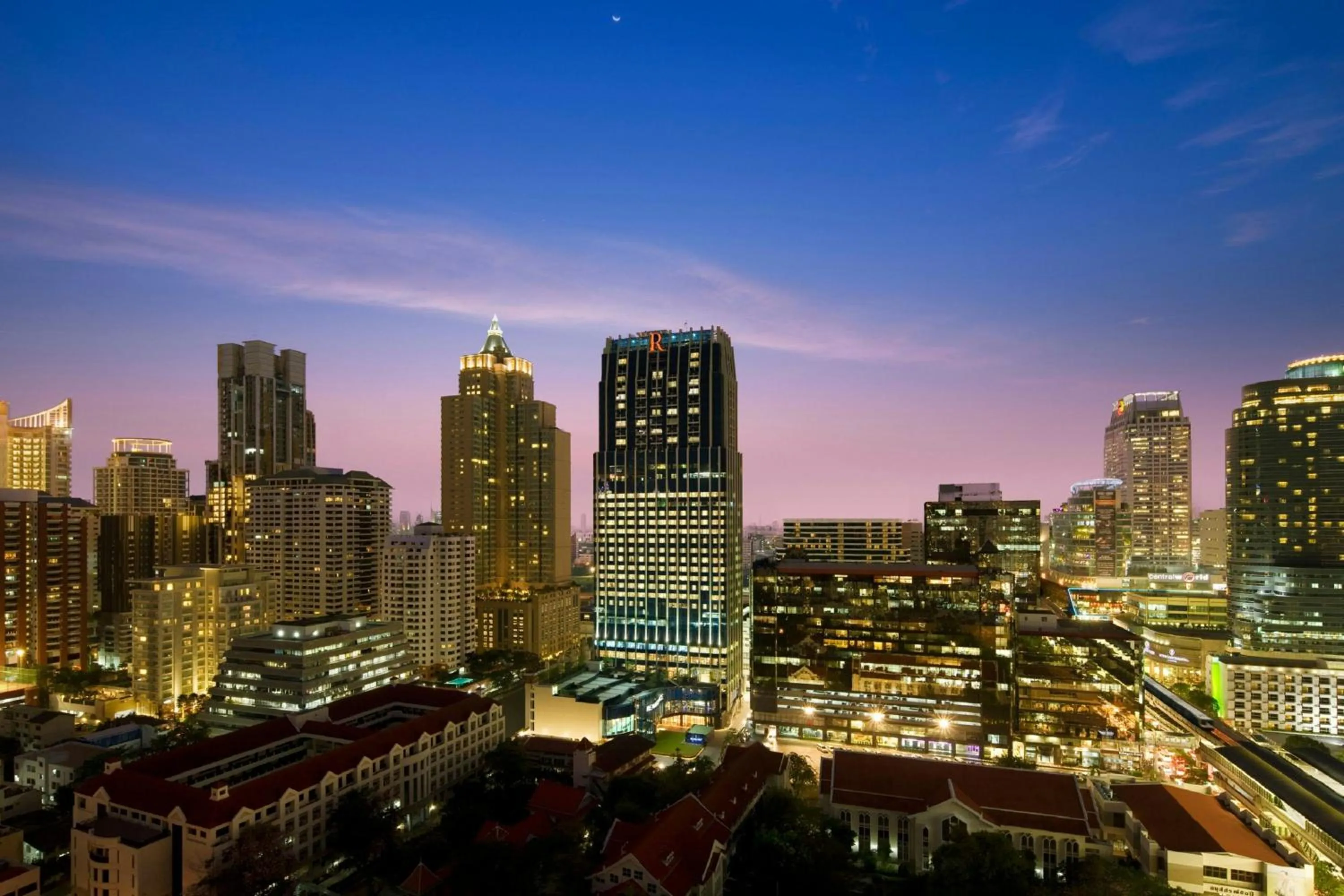Property building in Renaissance Bangkok Ratchaprasong Hotel by Marriott