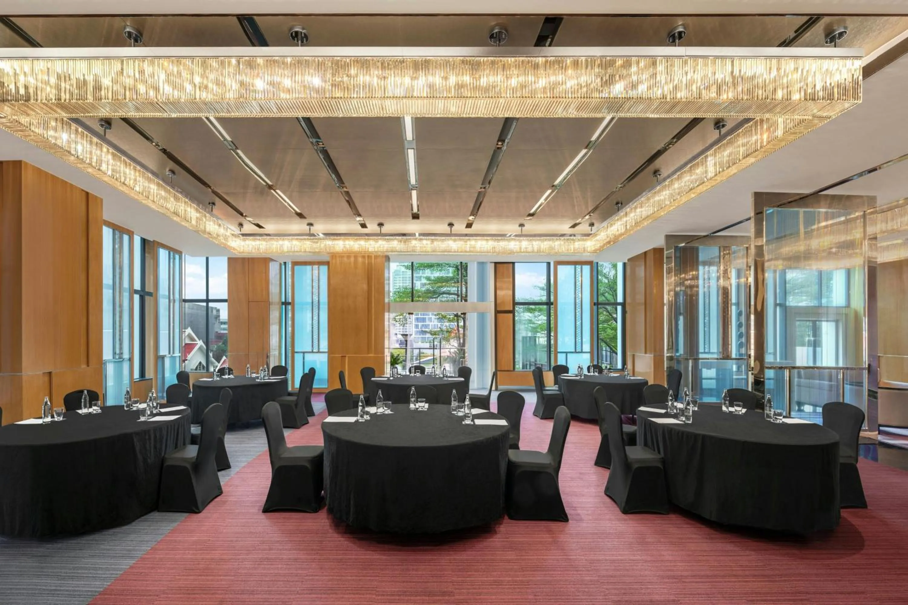 Meeting/conference room in Renaissance Bangkok Ratchaprasong Hotel by Marriott