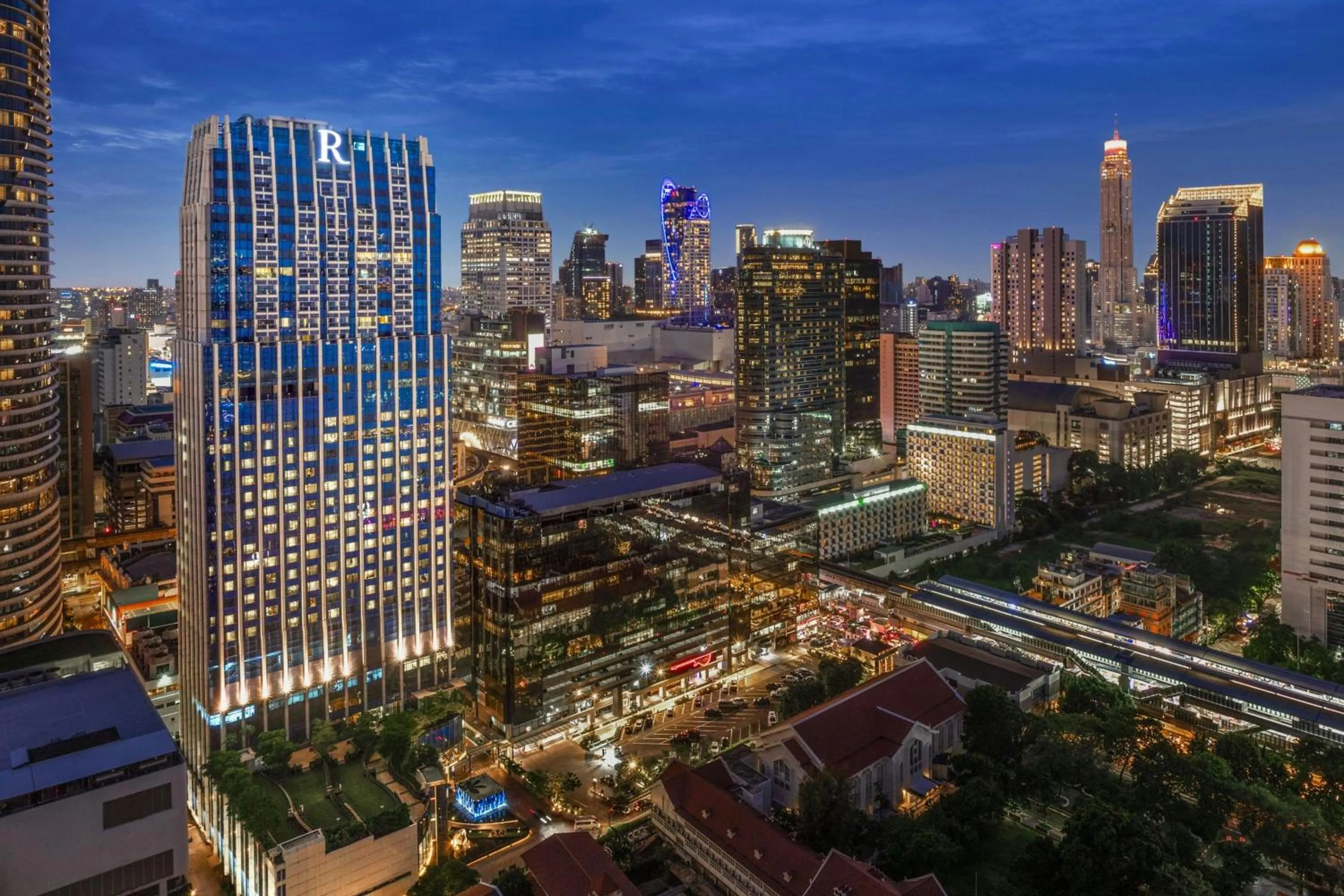 Property building in Renaissance Bangkok Ratchaprasong Hotel by Marriott