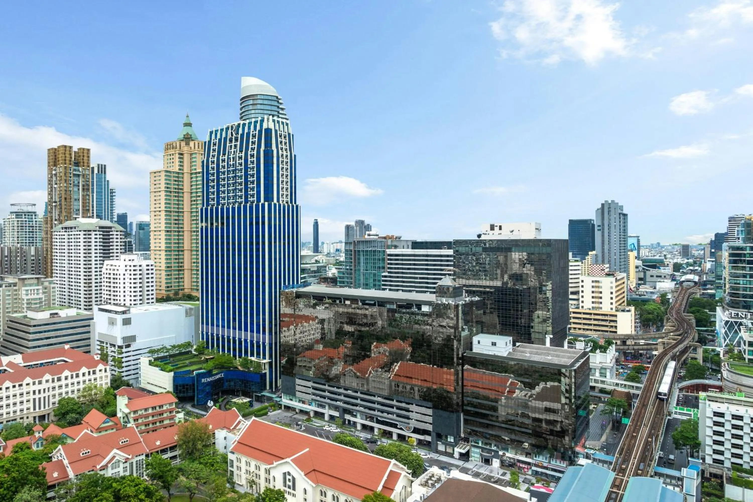Property building in Renaissance Bangkok Ratchaprasong Hotel by Marriott