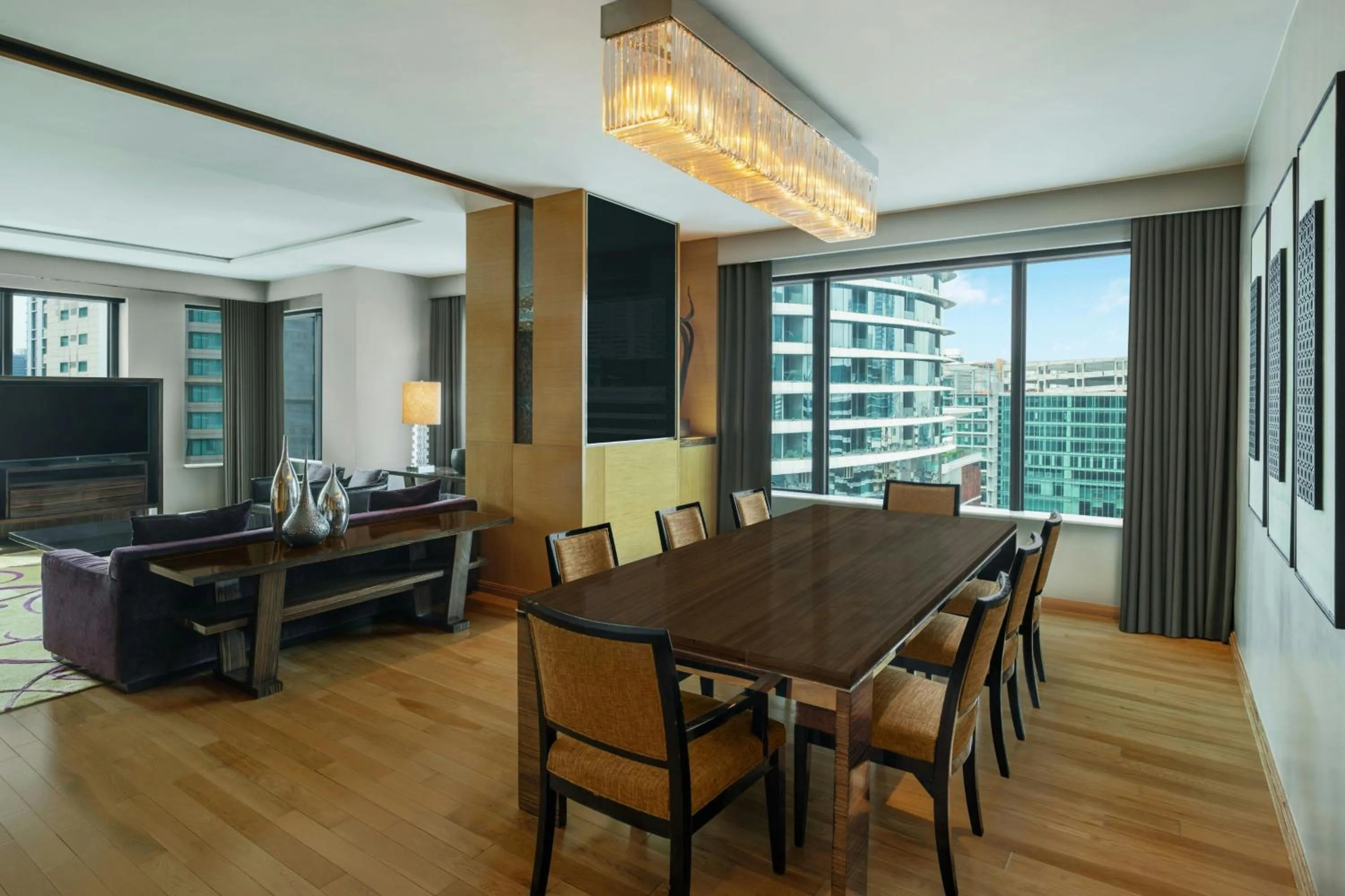 Photo of the whole room in Renaissance Bangkok Ratchaprasong Hotel by Marriott