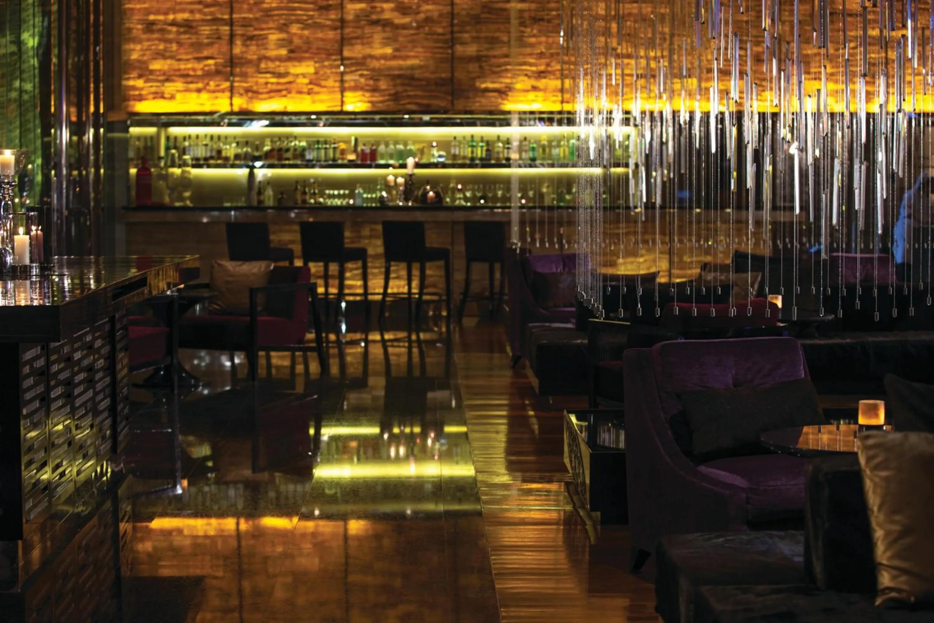Lounge or bar in Renaissance Bangkok Ratchaprasong Hotel by Marriott