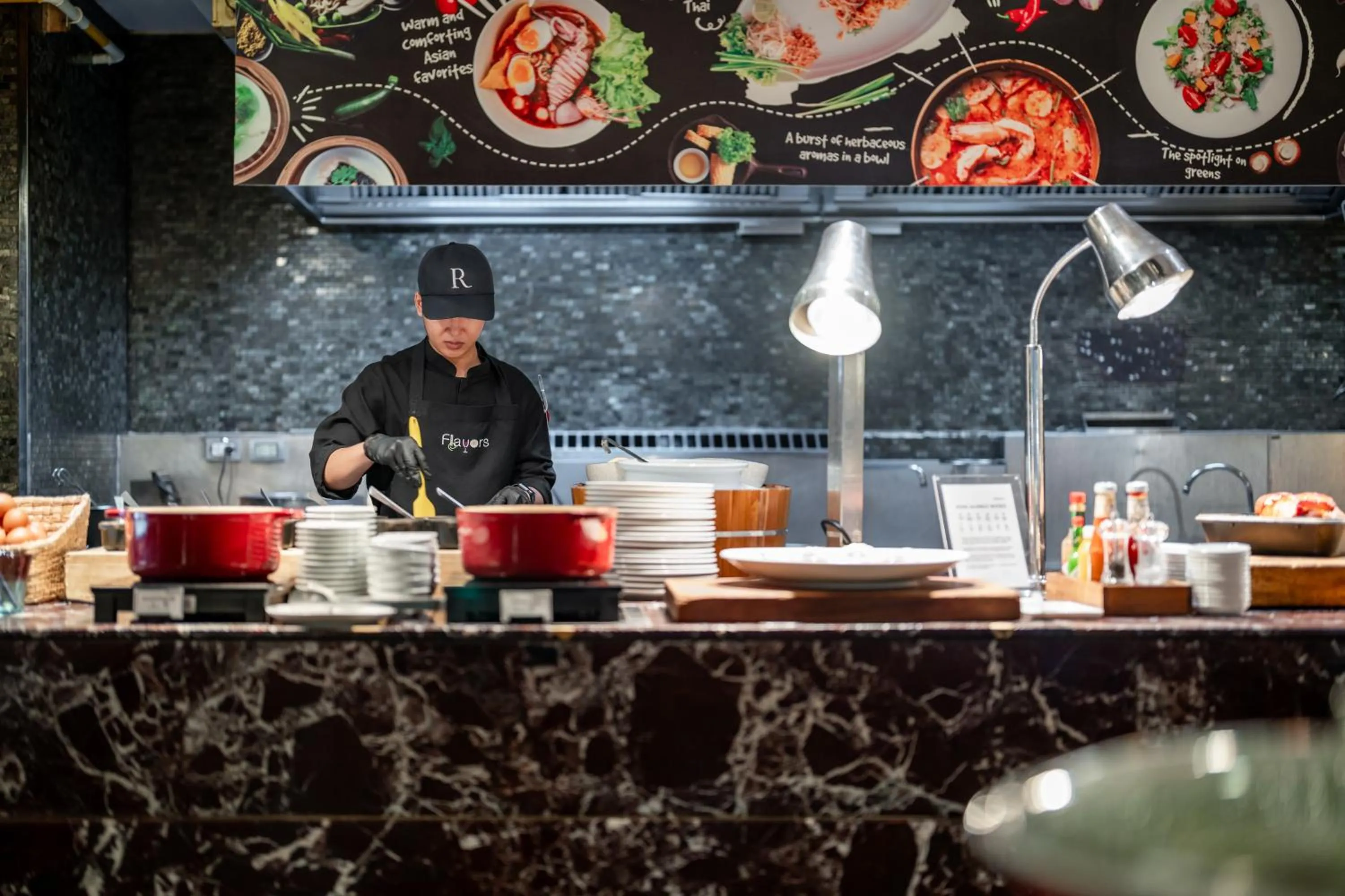 Restaurant/places to eat in Renaissance Bangkok Ratchaprasong Hotel by Marriott