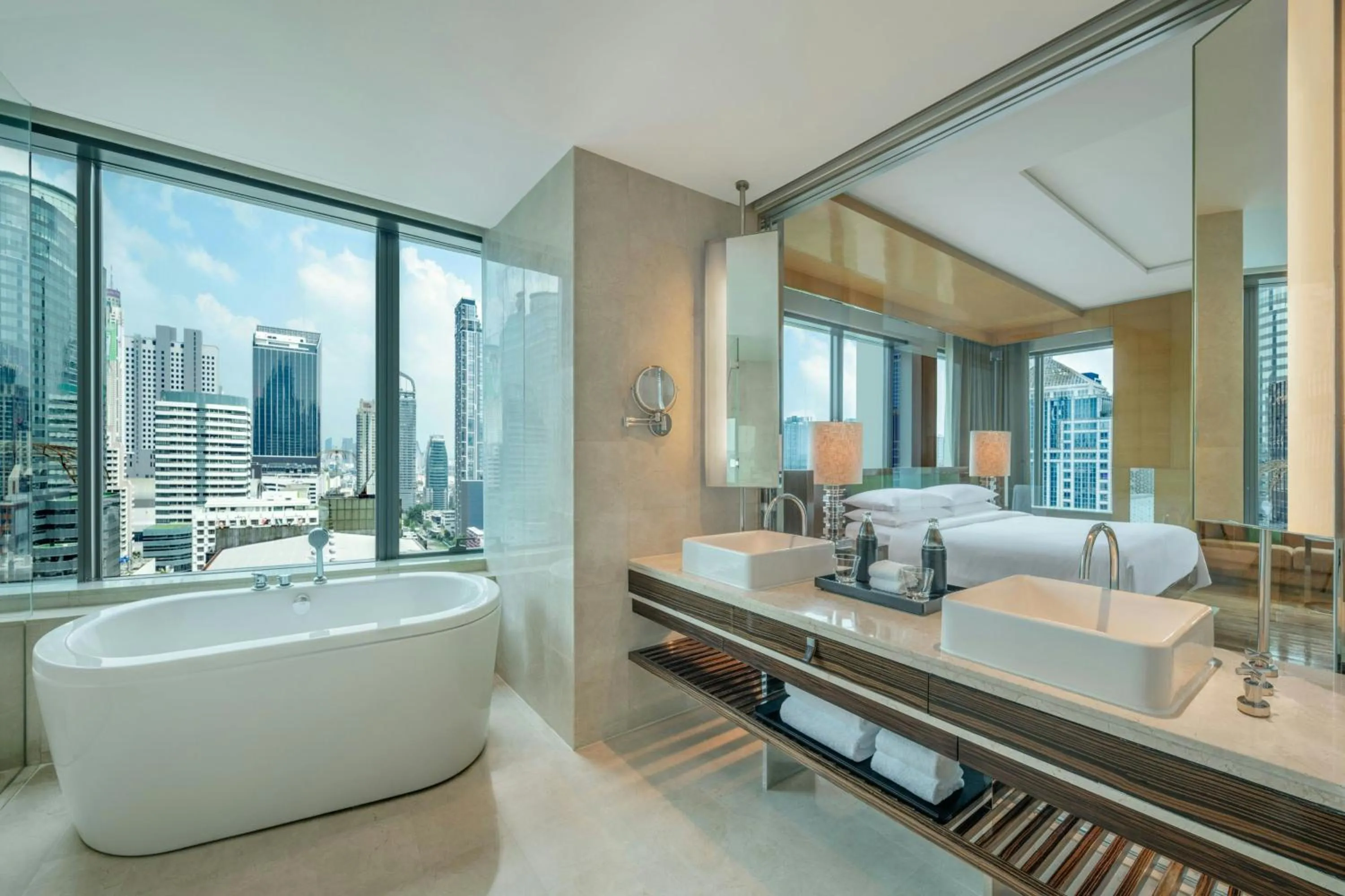 Bathroom, Bed in Renaissance Bangkok Ratchaprasong Hotel by Marriott