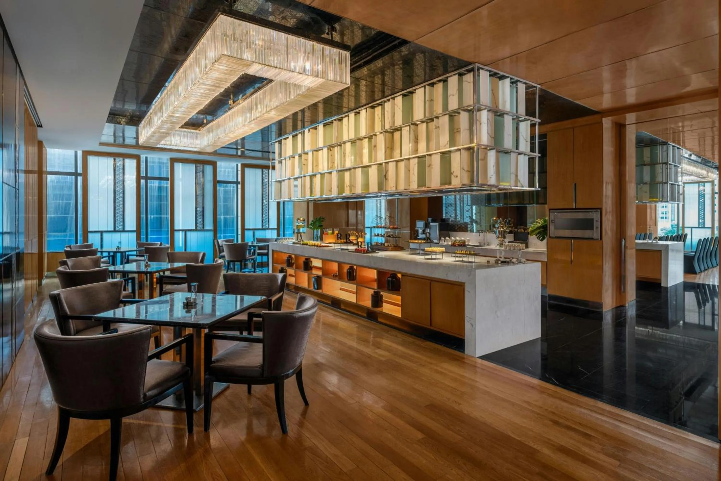 Restaurant/places to eat in Renaissance Bangkok Ratchaprasong Hotel by Marriott