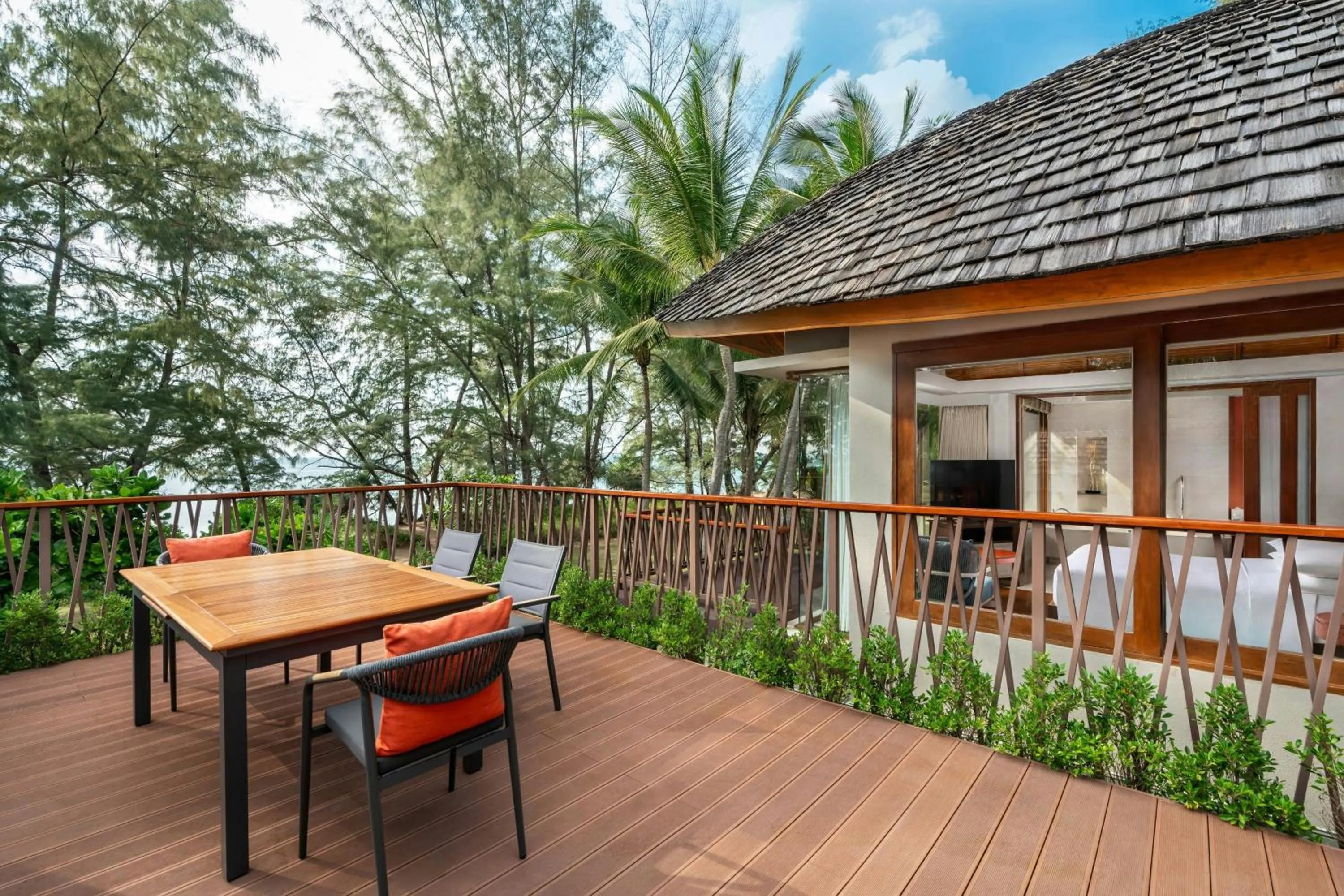 Swimming pool in Renaissance Phuket Resort & Spa