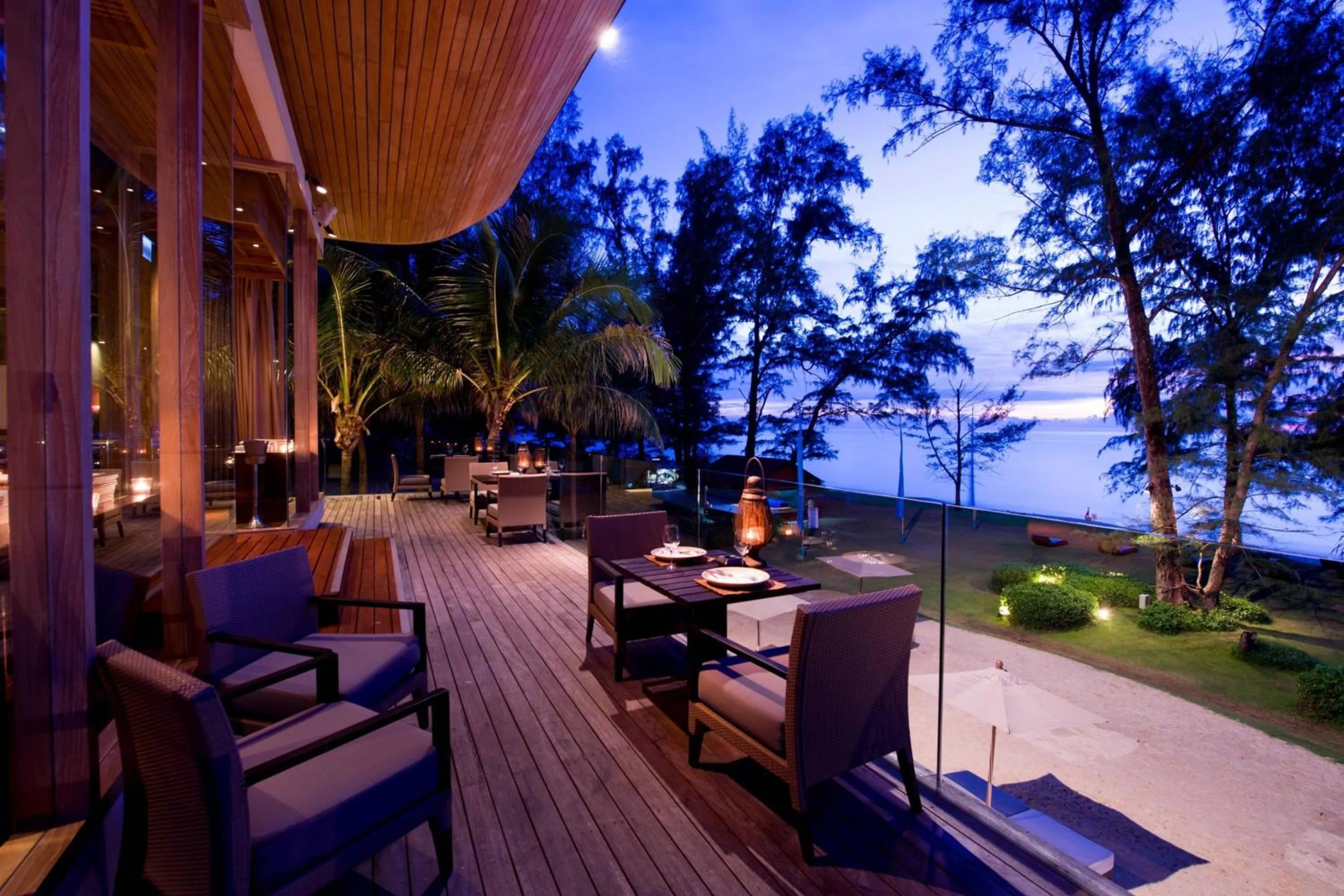 Restaurant/places to eat in Renaissance Phuket Resort & Spa