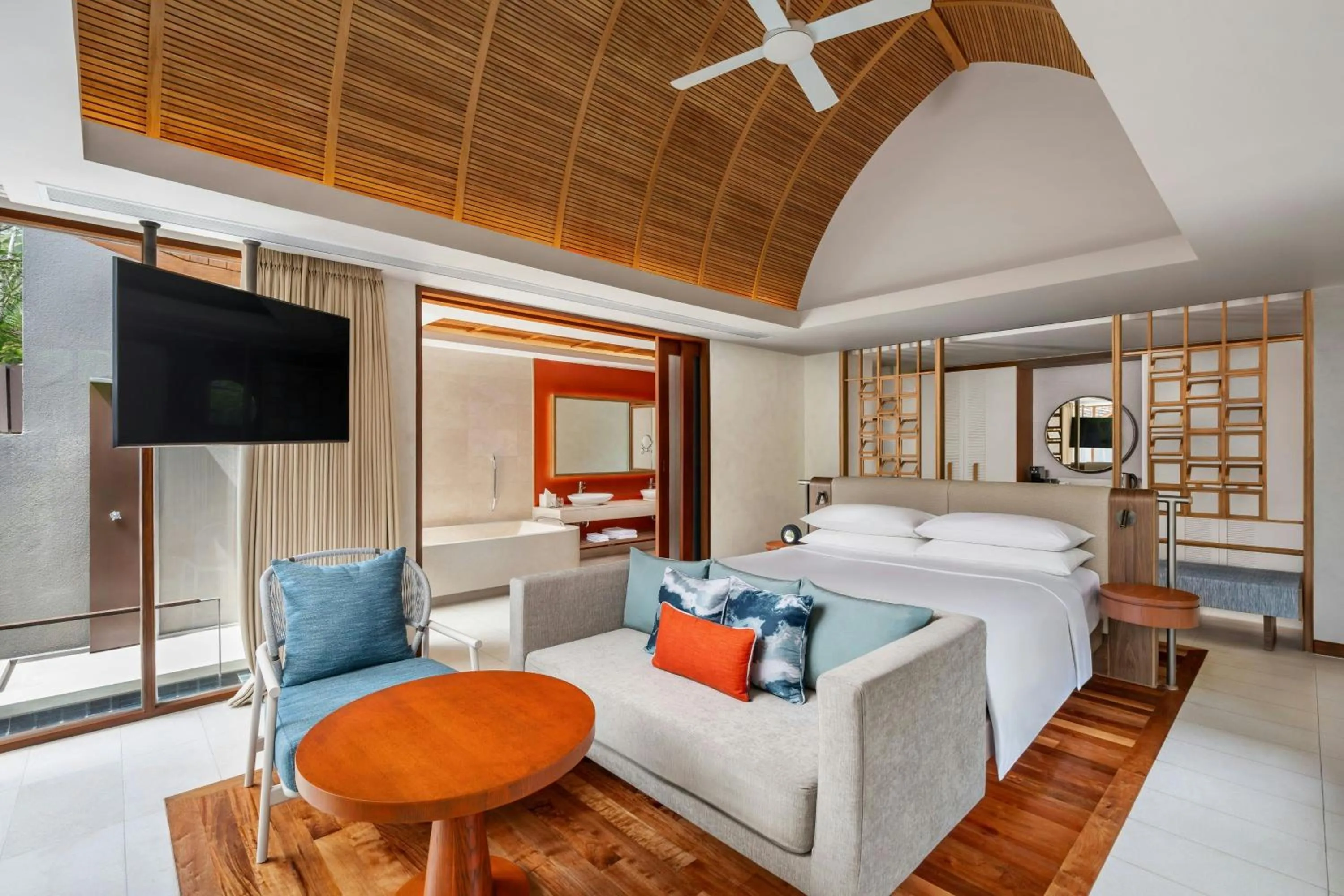 Swimming pool, Bed in Renaissance Phuket Resort & Spa