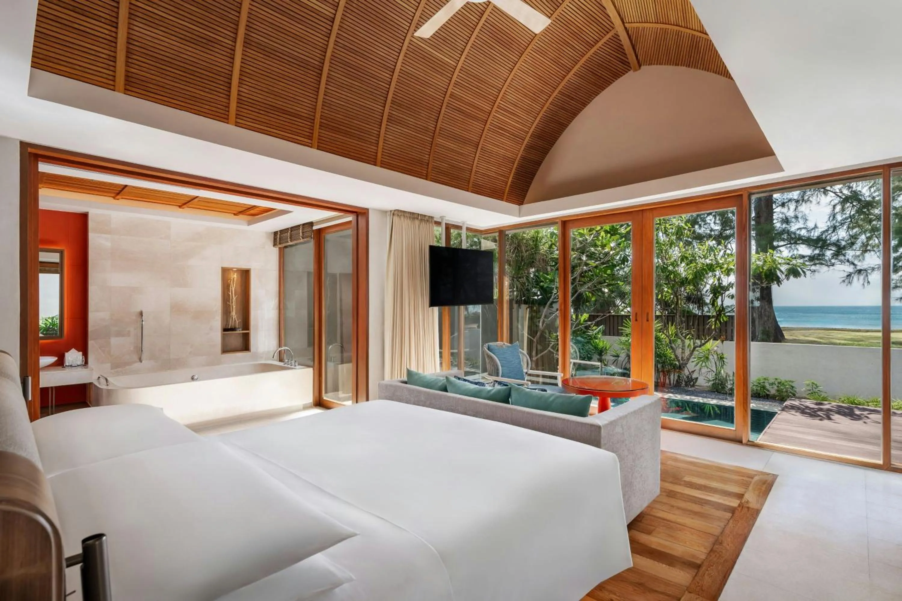 Swimming pool, Bed in Renaissance Phuket Resort & Spa