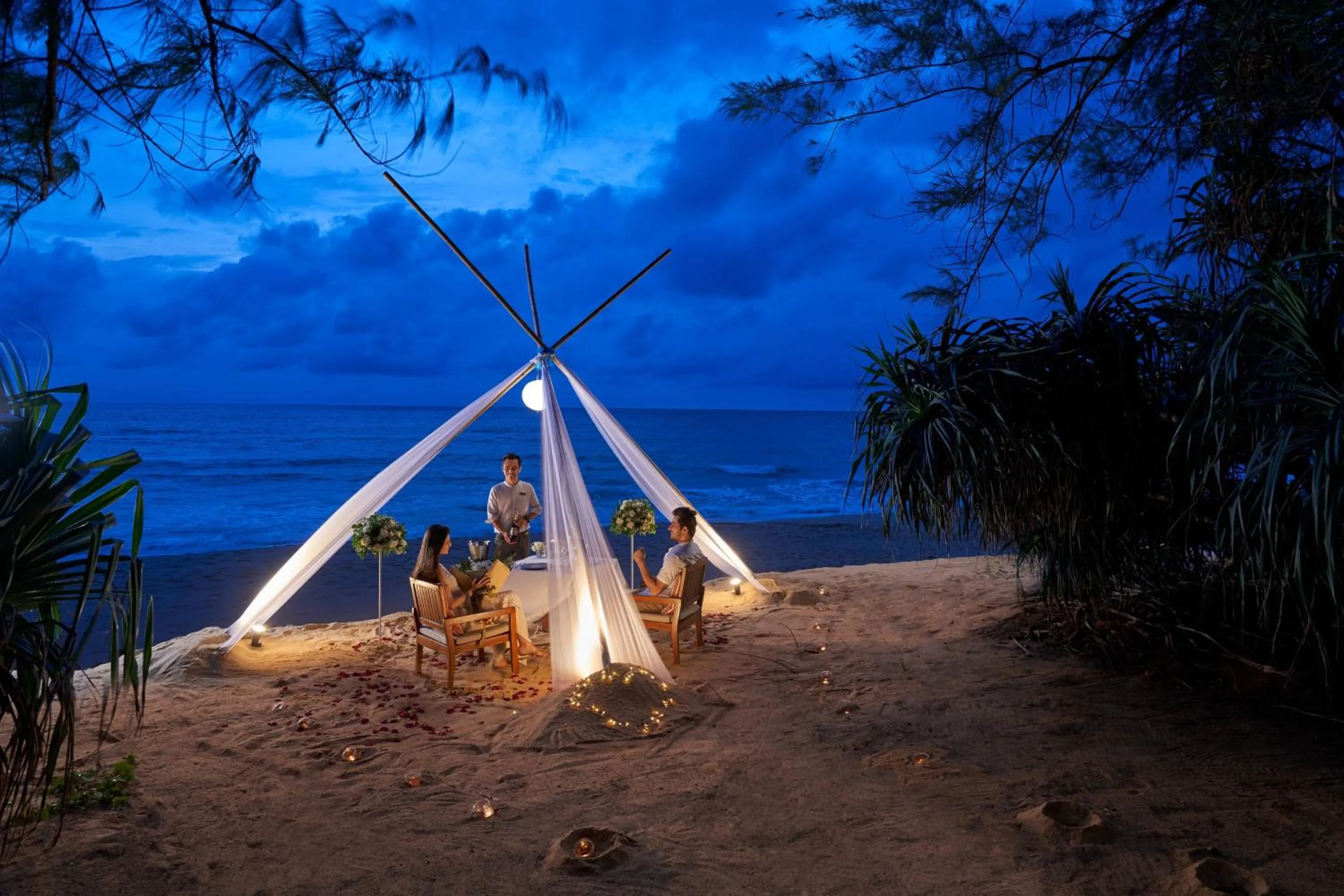 Restaurant/places to eat in Renaissance Phuket Resort & Spa