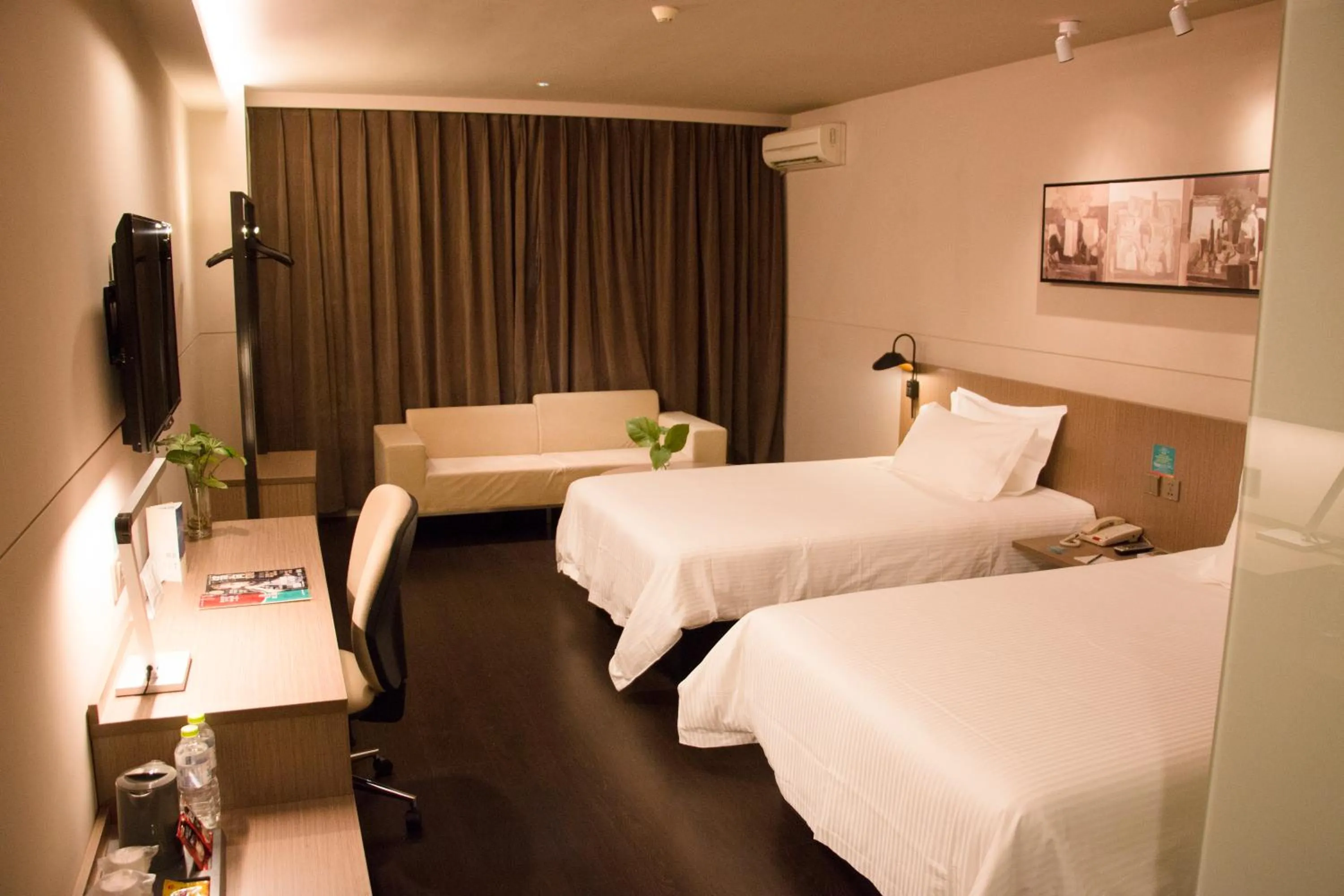 Bed in Jinjiang Inn –The Mixc Subway, Nanning
