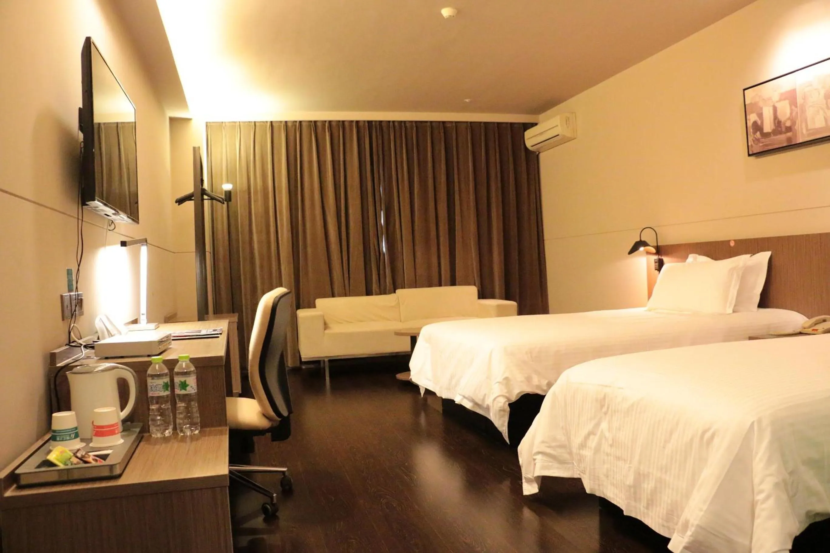 Bed in Jinjiang Inn –The Mixc Subway, Nanning