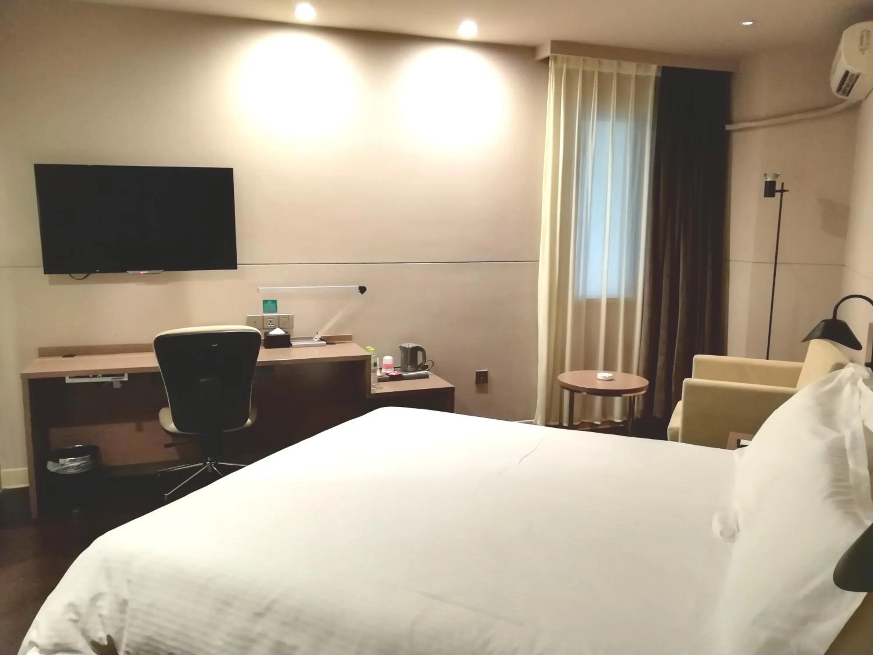 Bed in Jinjiang Inn –The Mixc Subway, Nanning