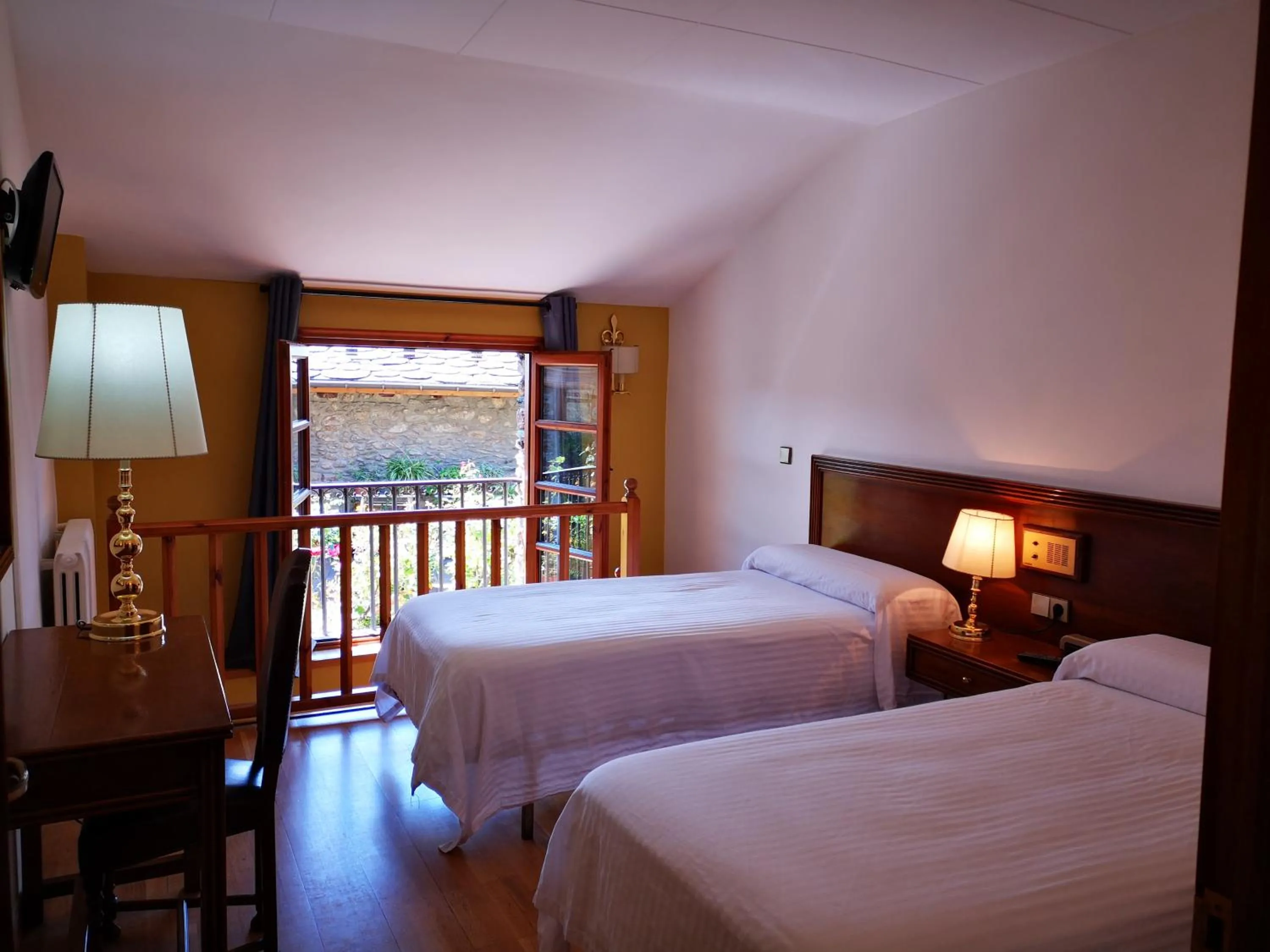 Bedroom, Bed in Hotel Santa Bàrbara De La Vall D'ordino
