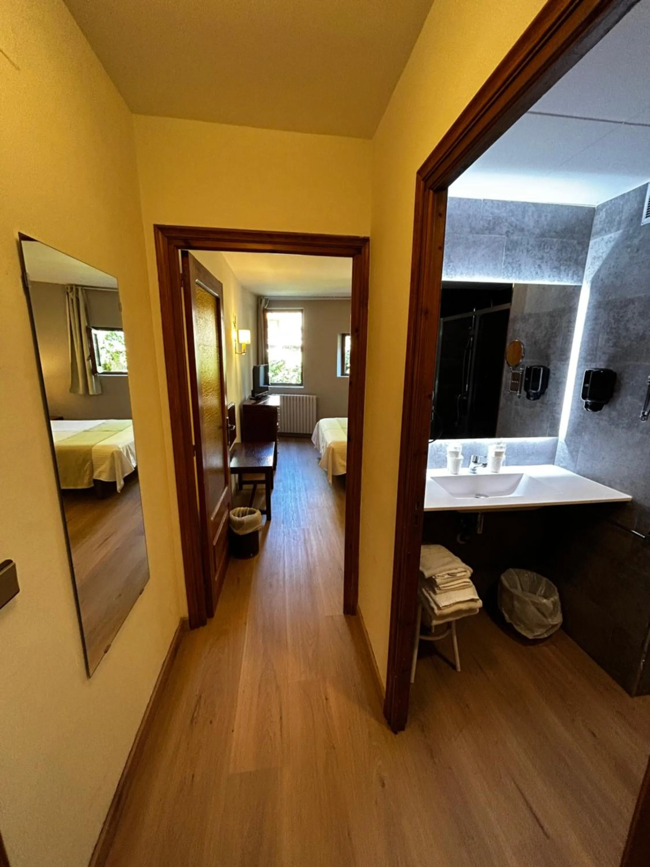 Photo of the whole room, Bed in Hotel Santa Bàrbara De La Vall D'ordino