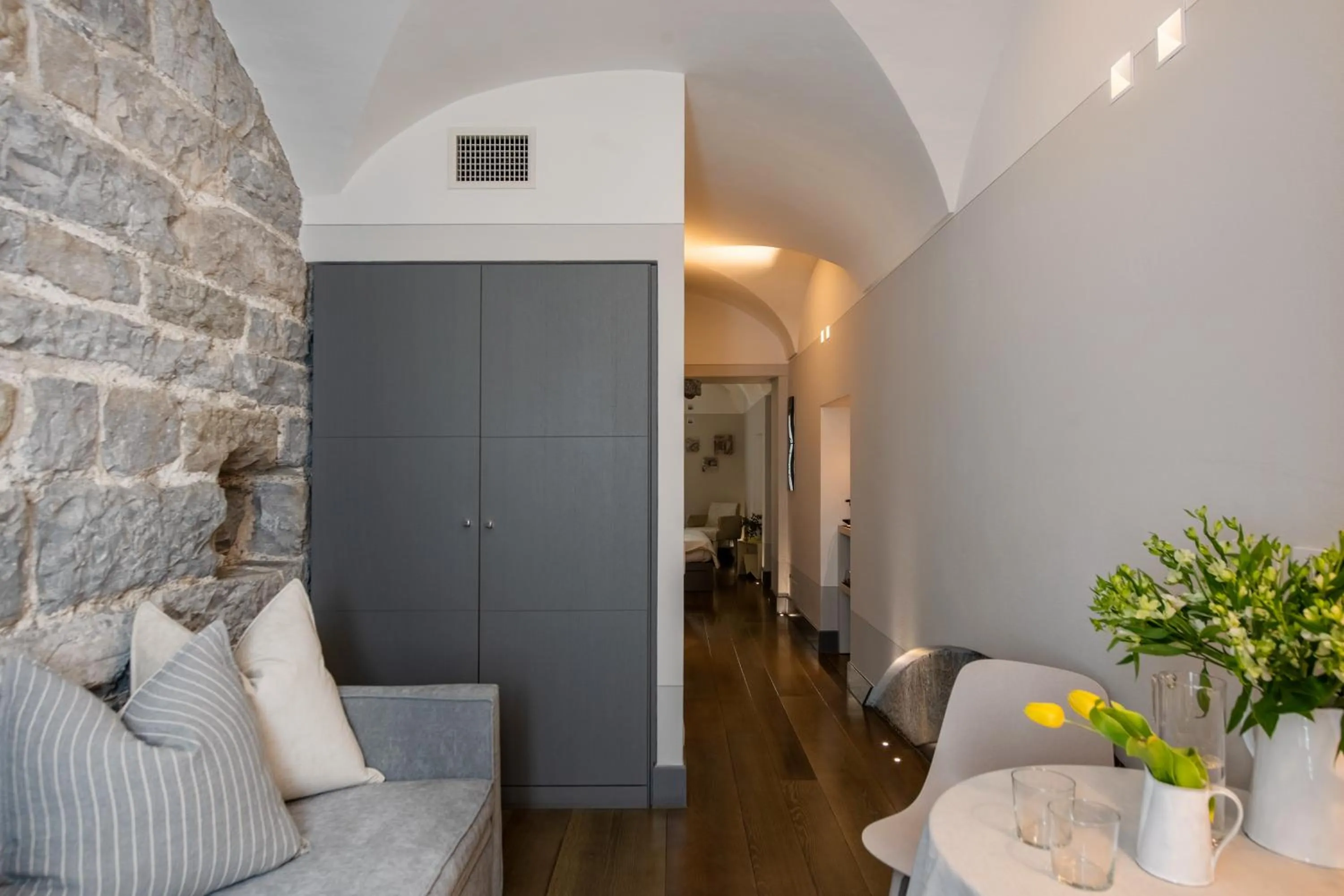 Seating area in GombitHotel