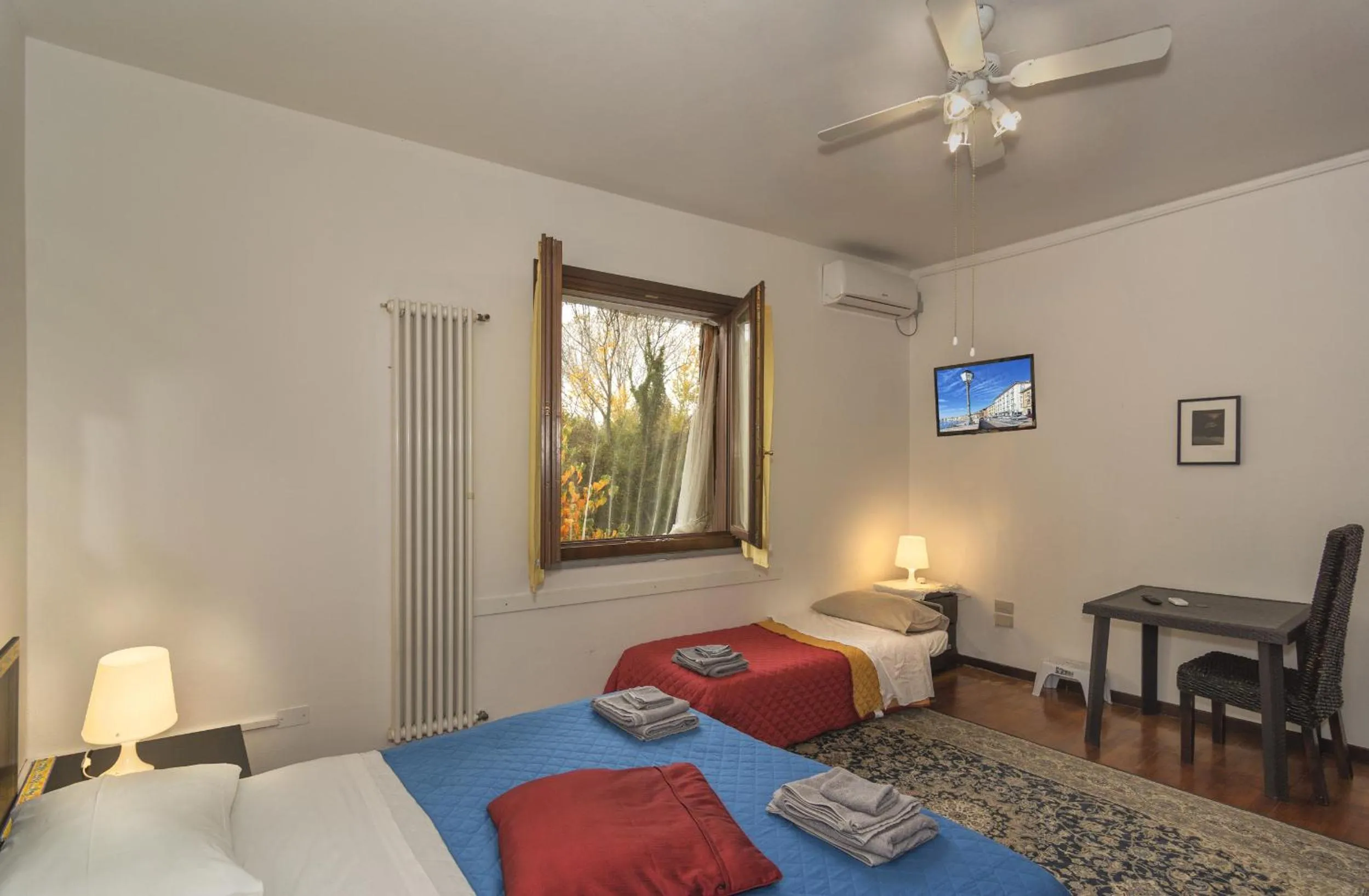 Photo of the whole room, Bed in Il Cielo di Lucio