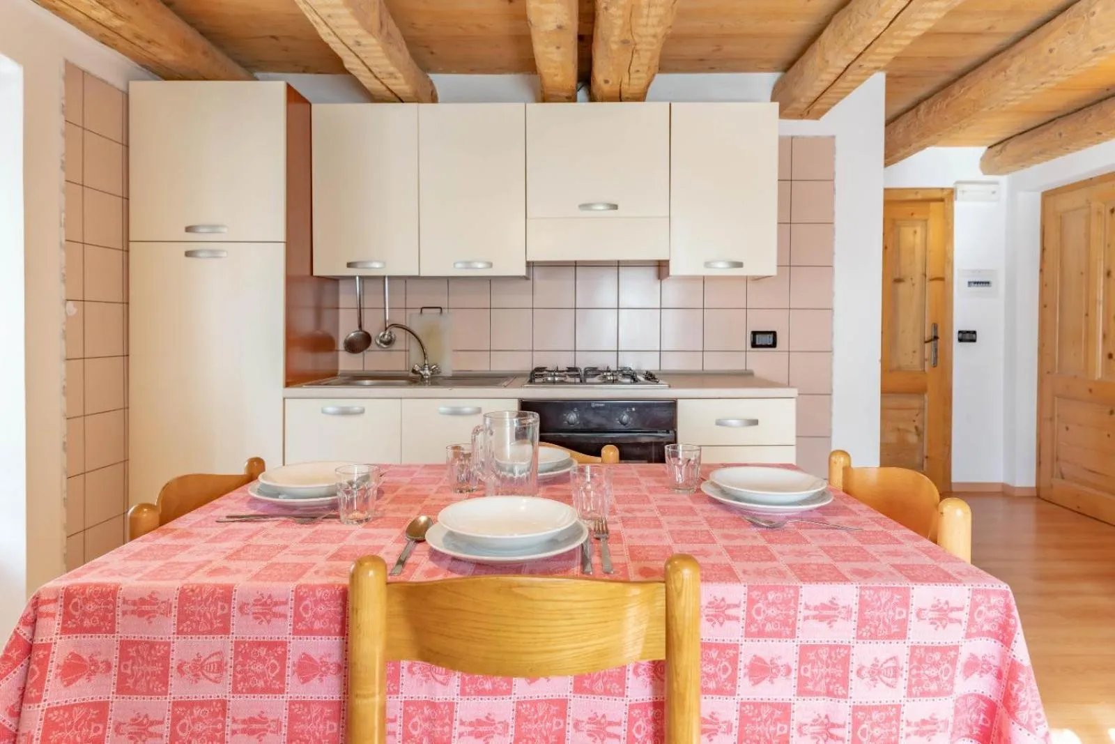 Kitchen or kitchenette in Chalet Musiera