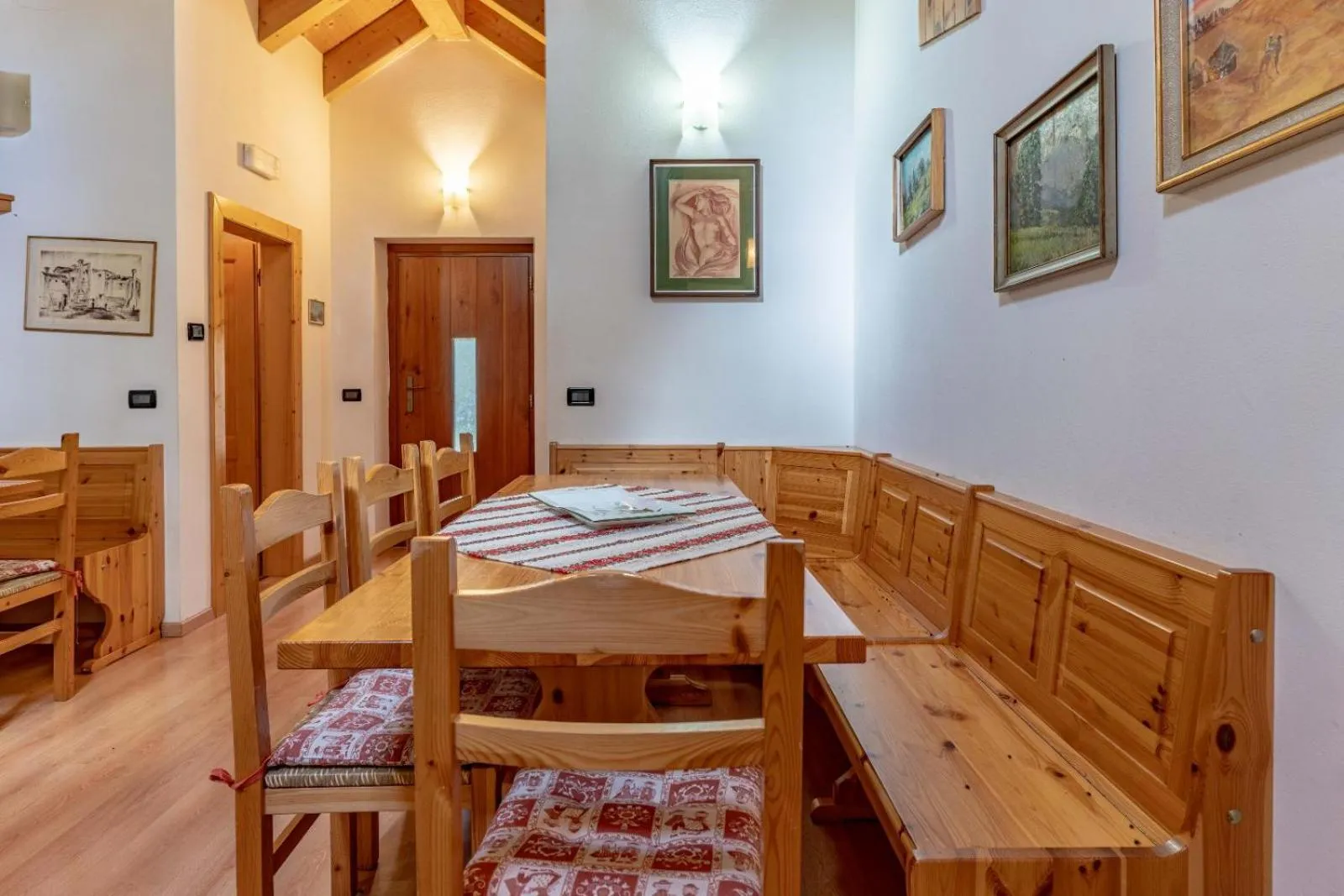 Dining area in Chalet Musiera