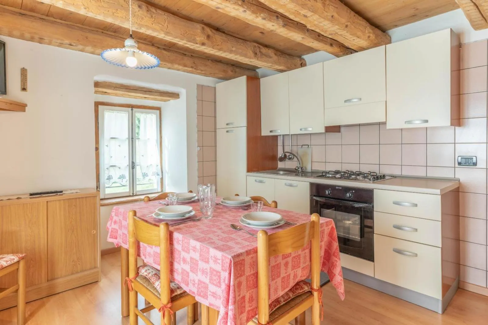 Kitchen or kitchenette in Chalet Musiera