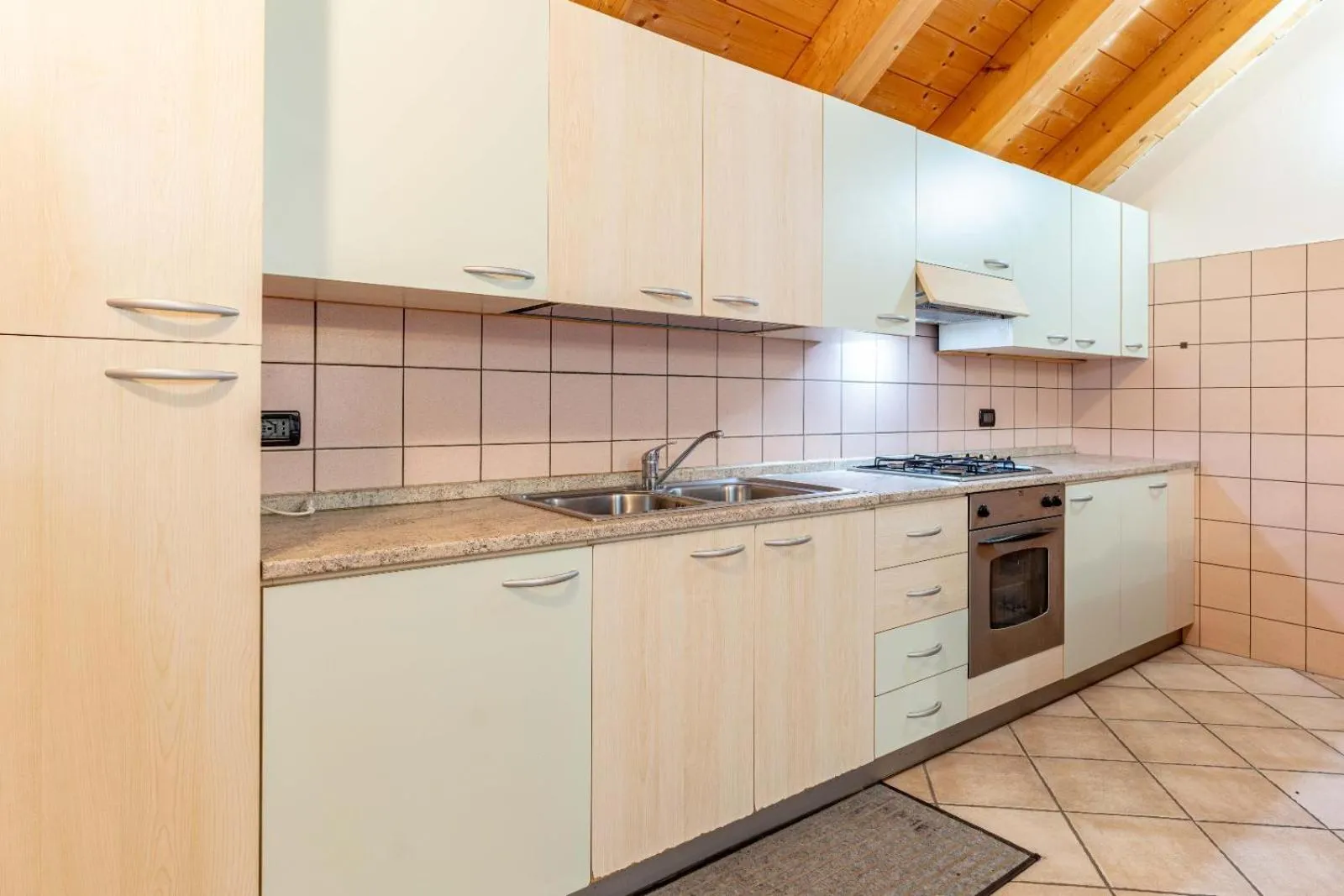 Kitchen or kitchenette in Chalet Musiera