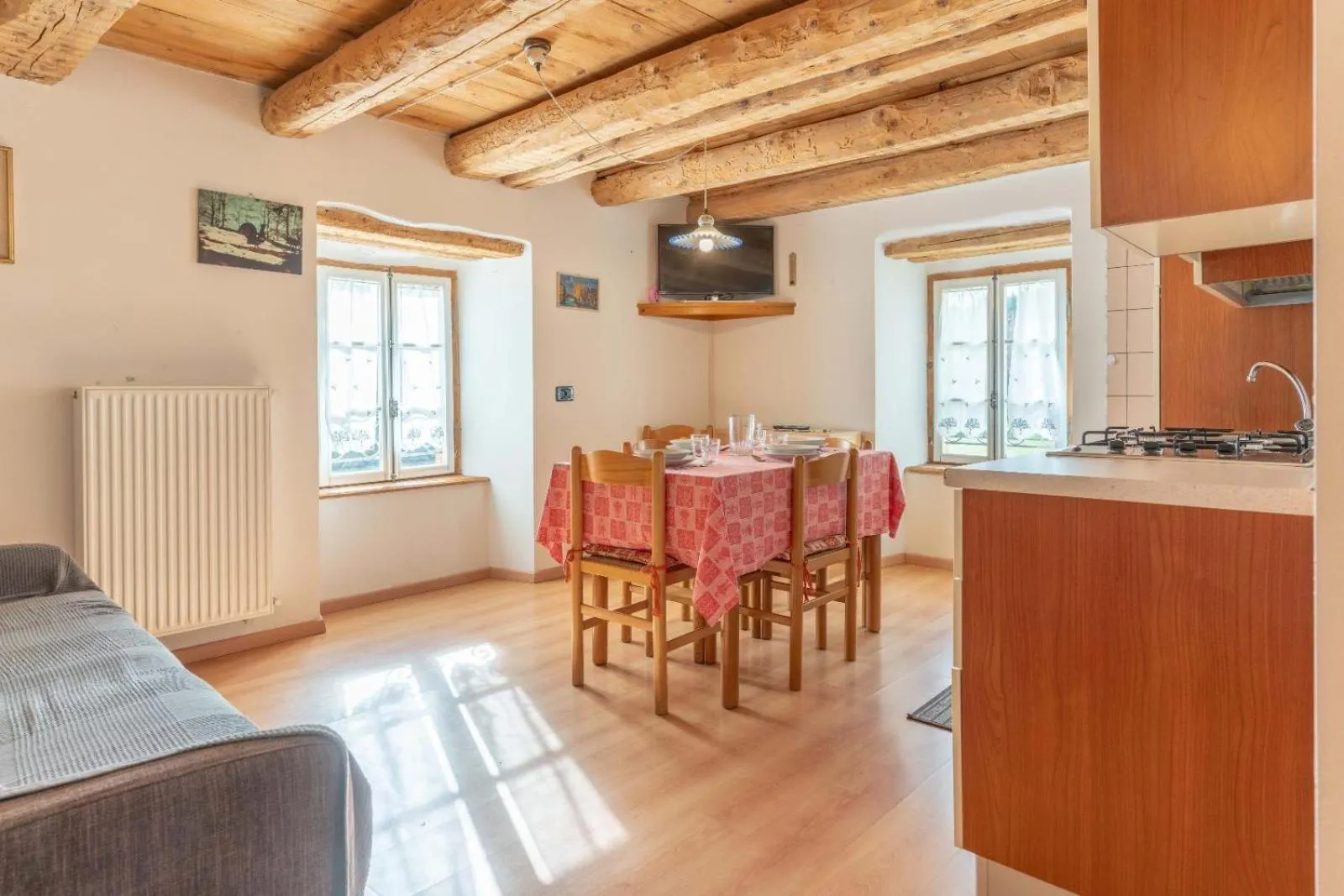 Kitchen or kitchenette in Chalet Musiera