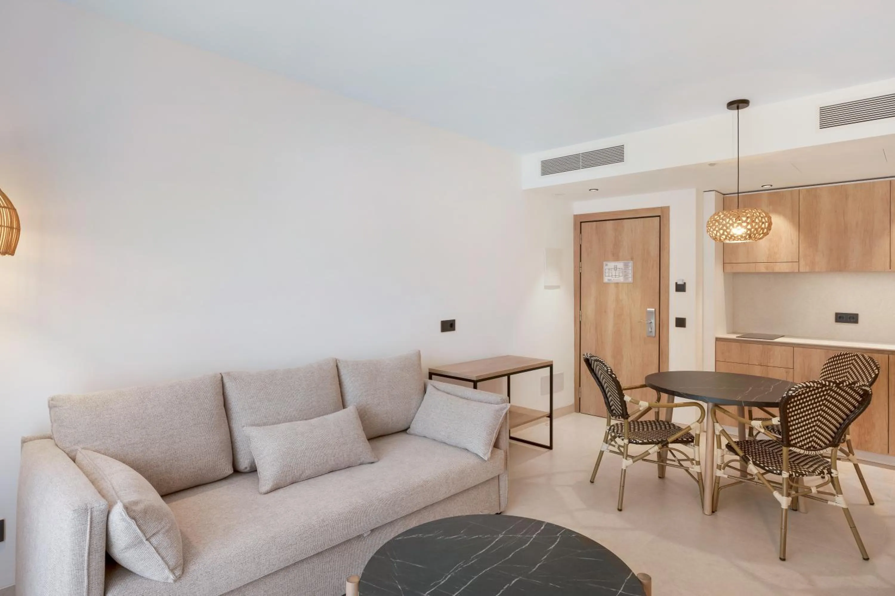 Seating area in Aparthotel Aquasol