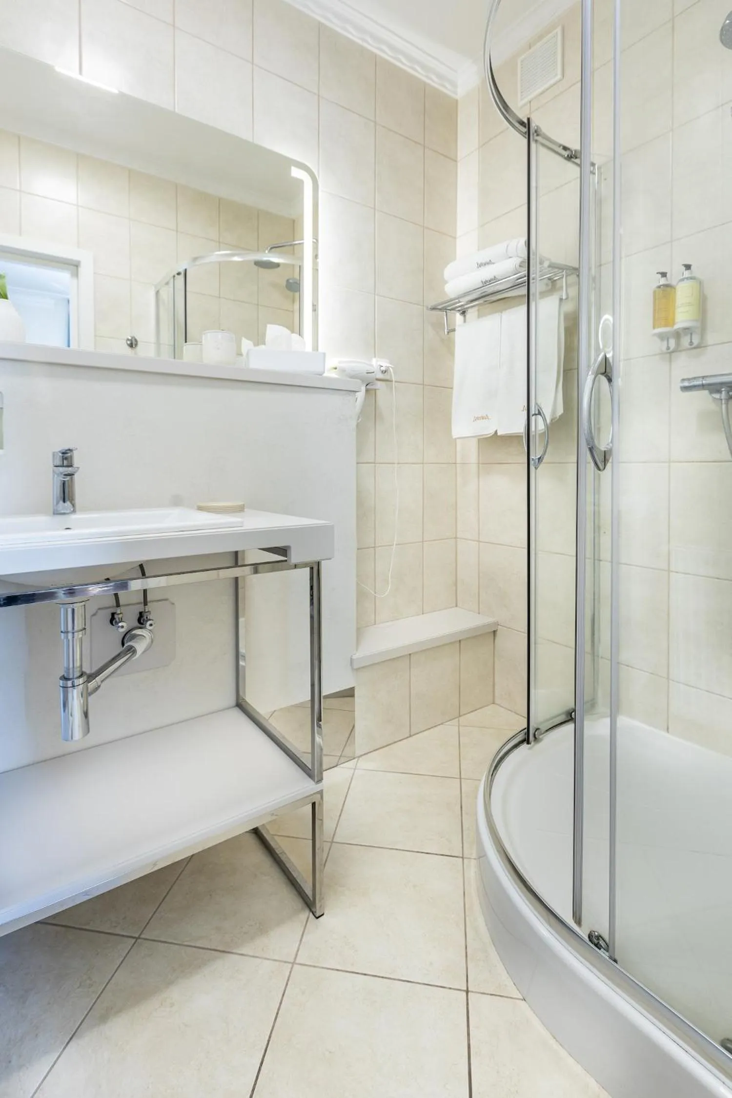 Shower in Villa Antonina