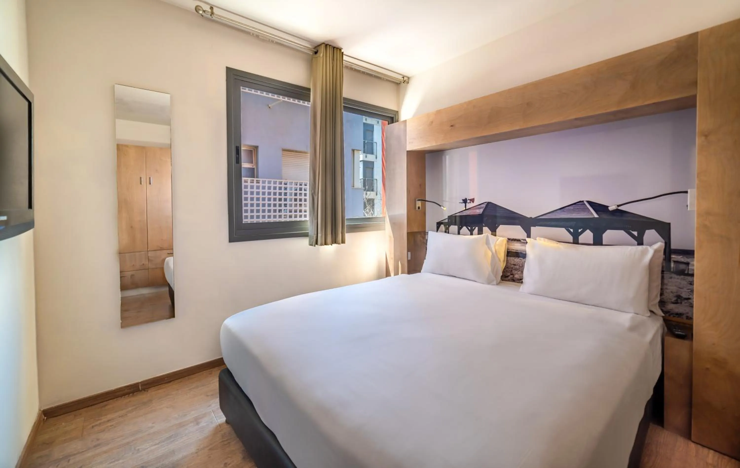 Bedroom, Bed in Ben Yehuda Apartments