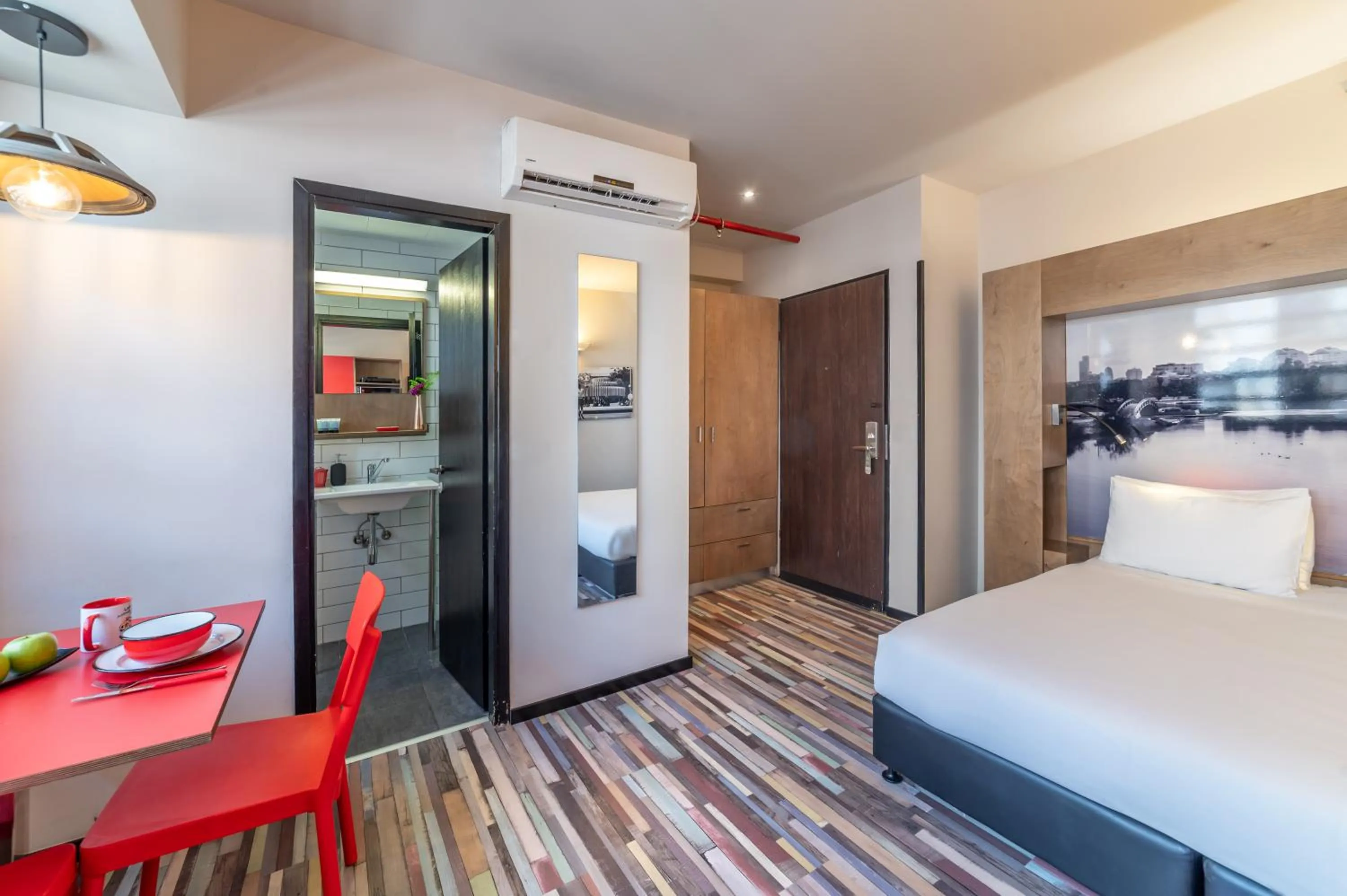 Photo of the whole room, Bed in Ben Yehuda Apartments