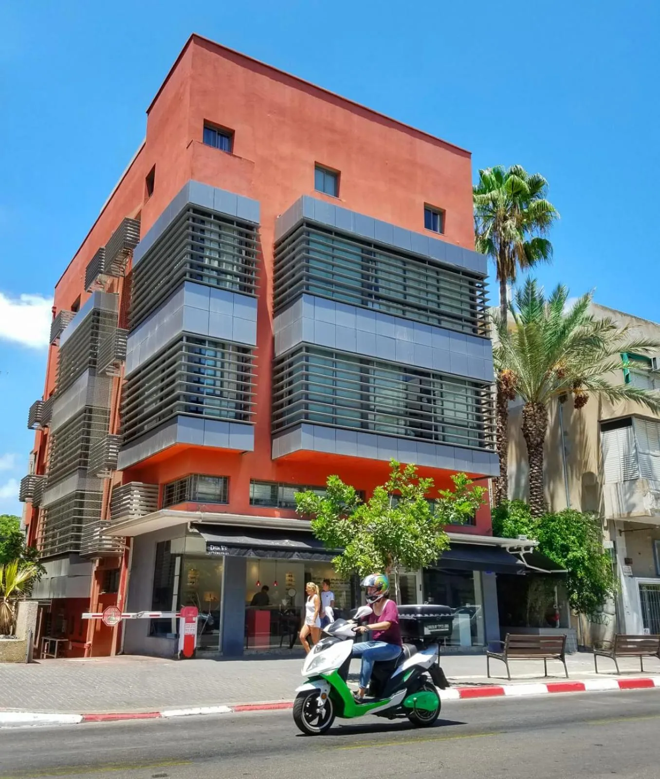 Facade/entrance in Ben Yehuda Apartments