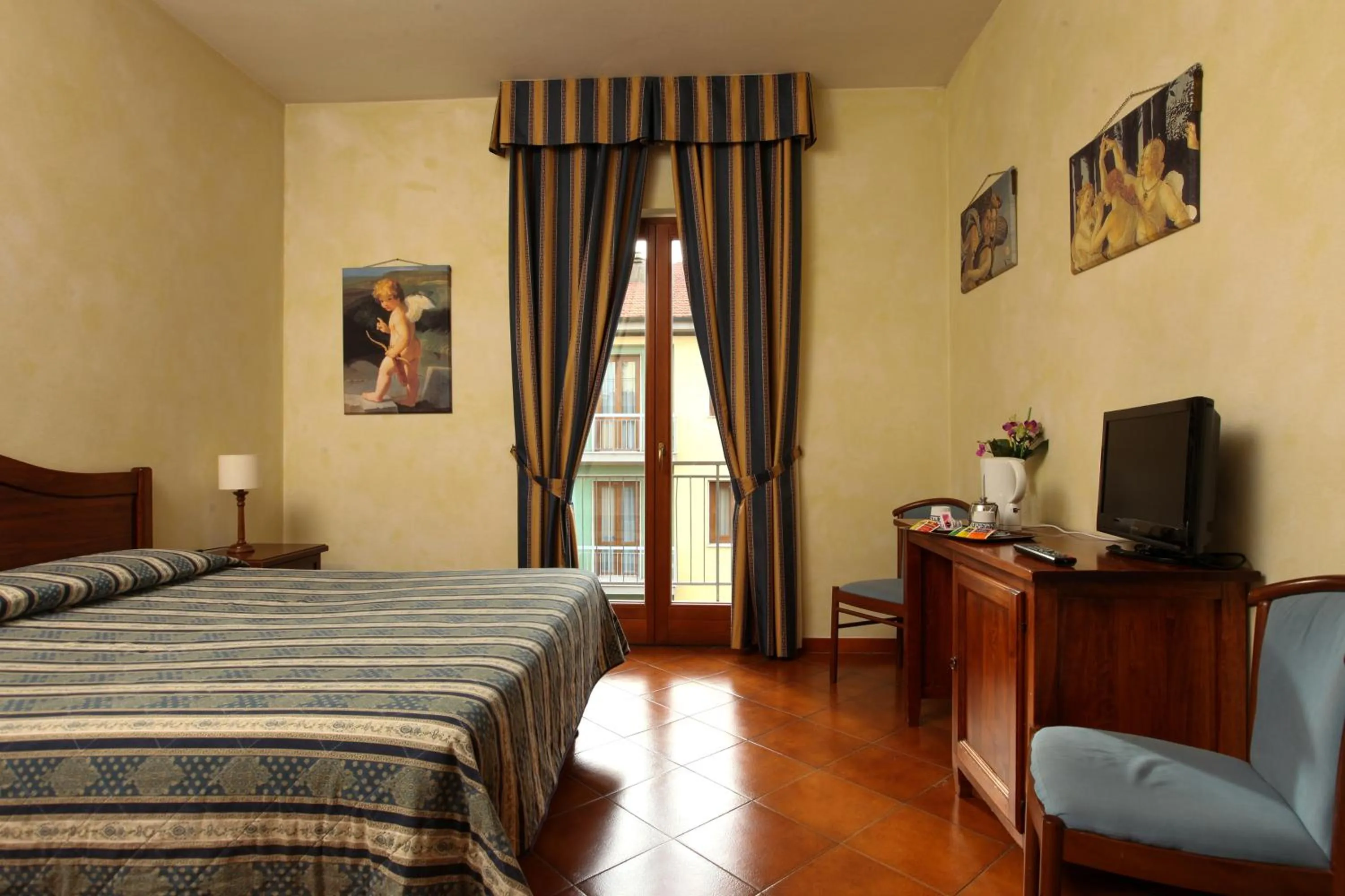 TV and multimedia, Bed in Hotel Bologna