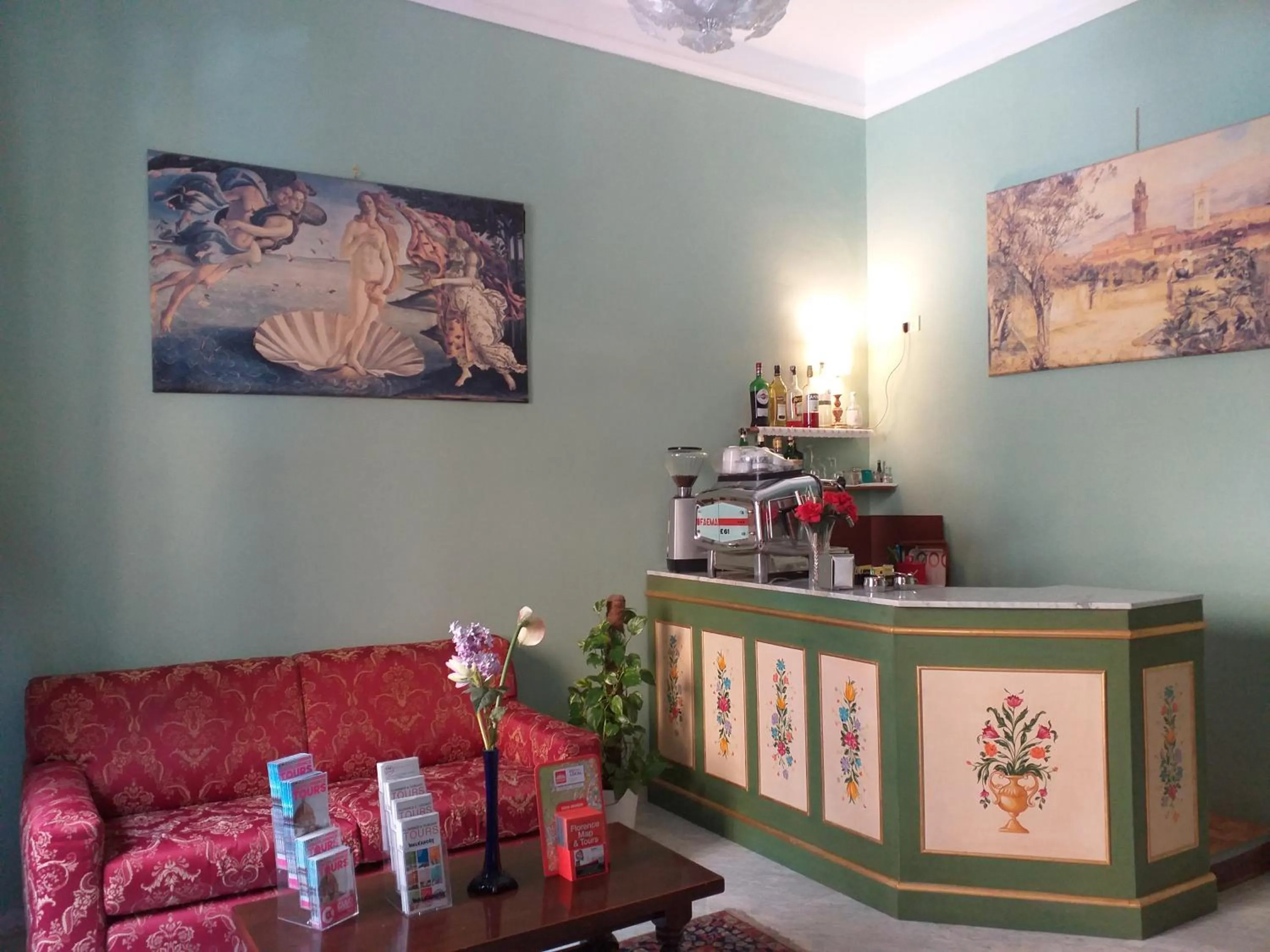 Communal lounge/ TV room in Hotel Bologna