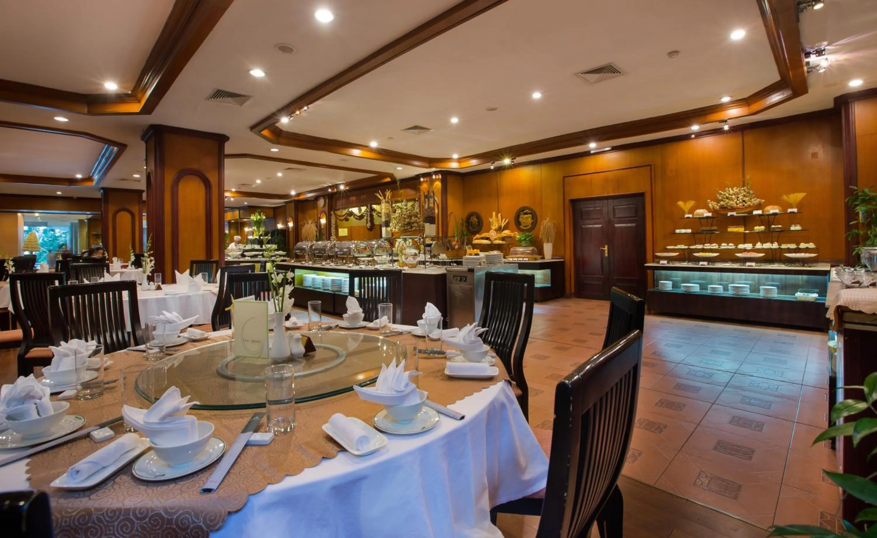 Restaurant/places to eat in Halong Plaza Hotel