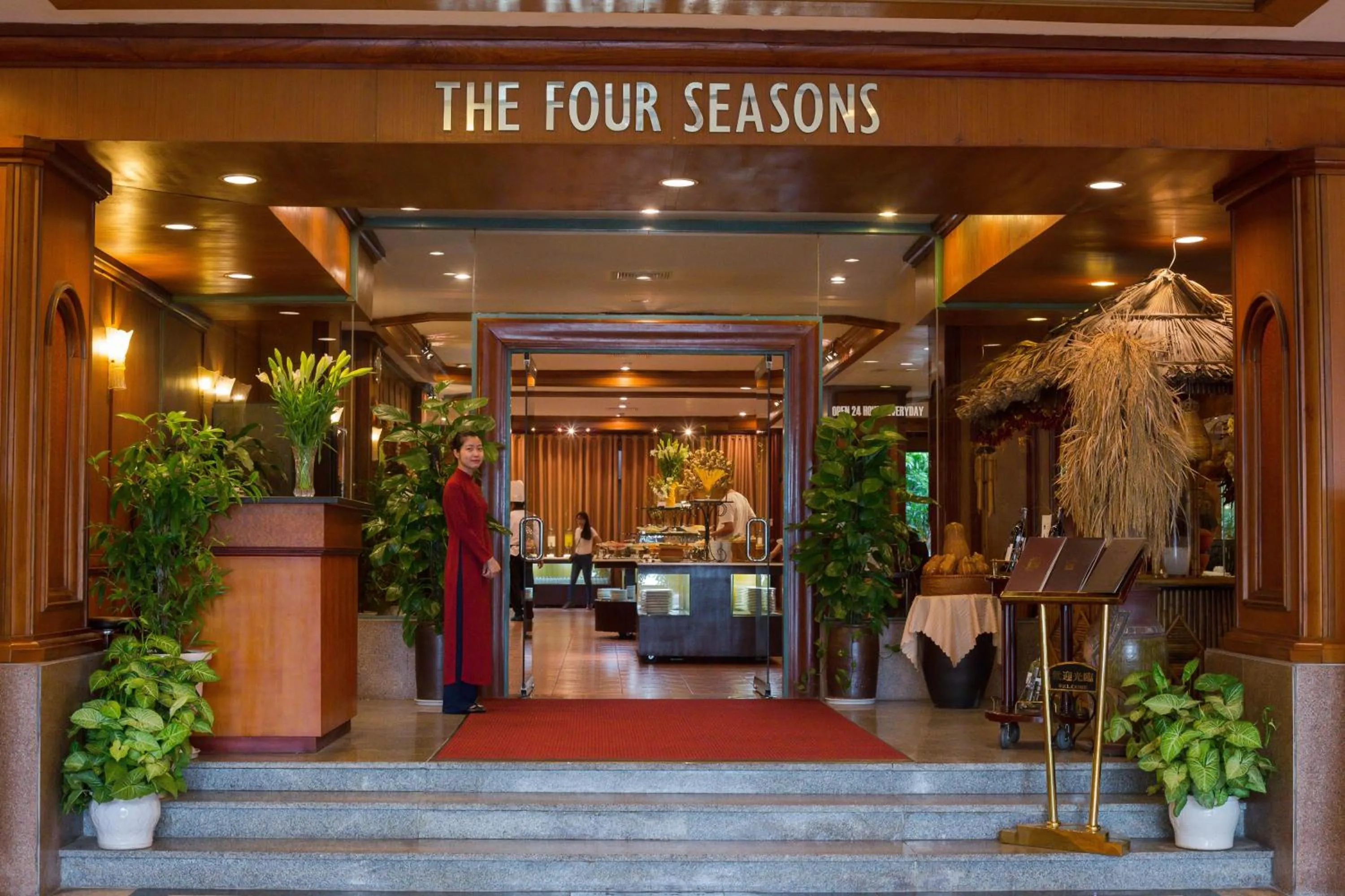 Restaurant/places to eat in Halong Plaza Hotel