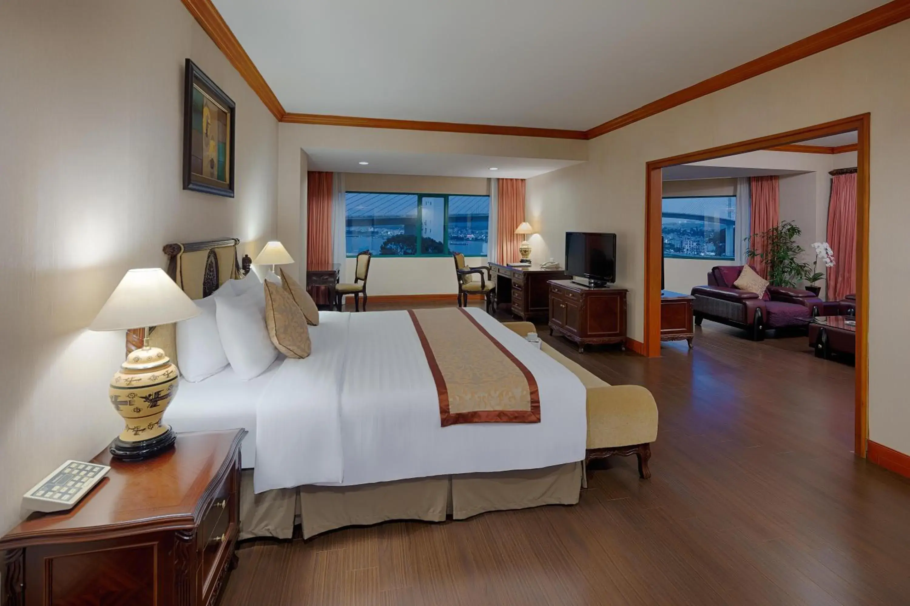 Junior Suite with Sea View in Halong Plaza Hotel Junior Suite with Sea View in Halong Plaza Hotel