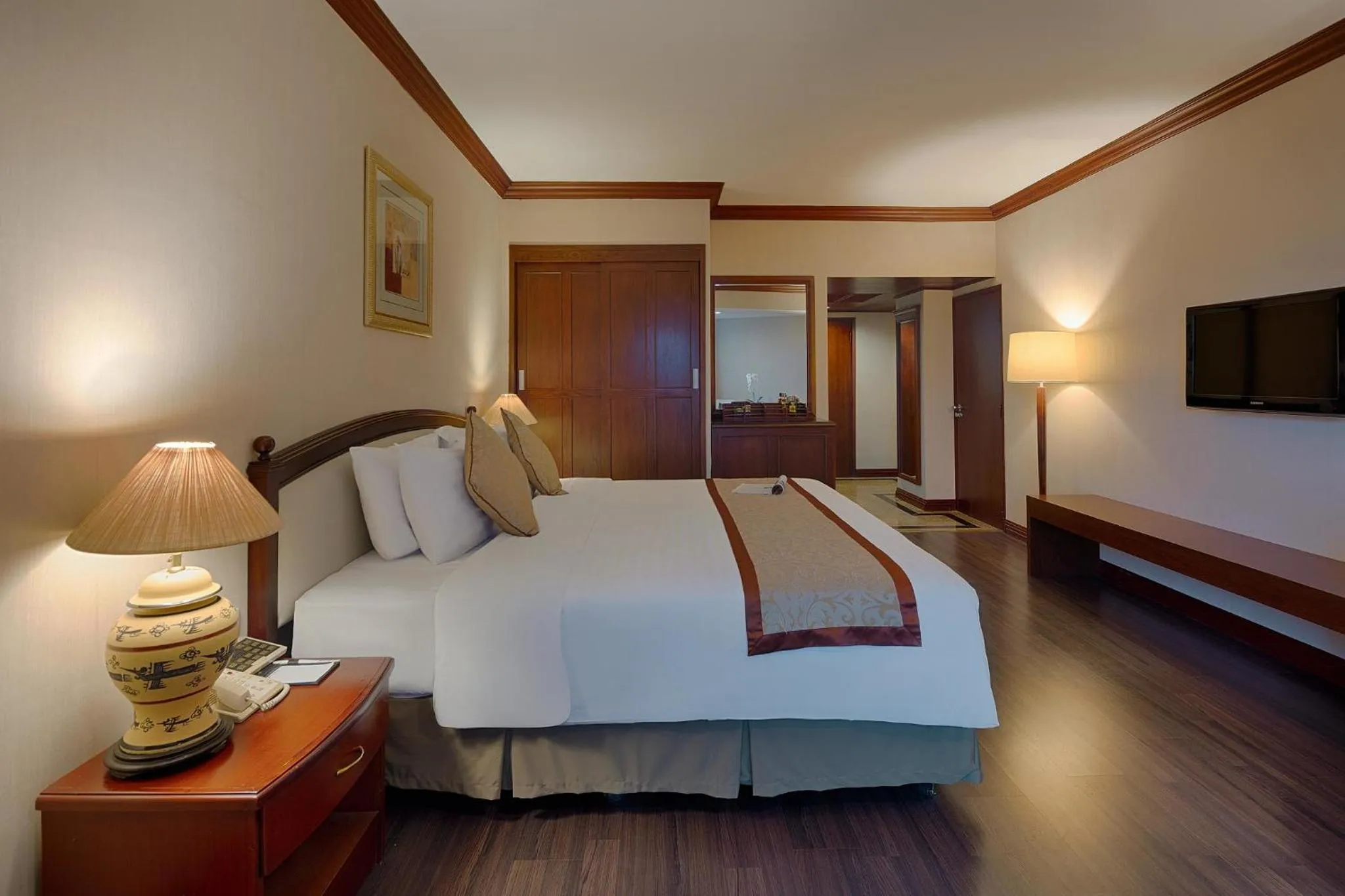 Bedroom, Bed in Halong Plaza Hotel