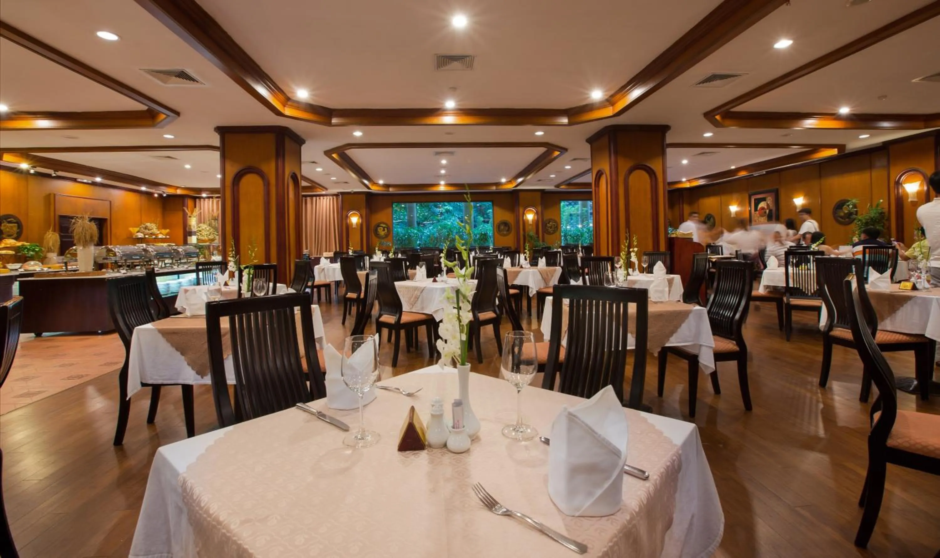 Restaurant/places to eat in Halong Plaza Hotel