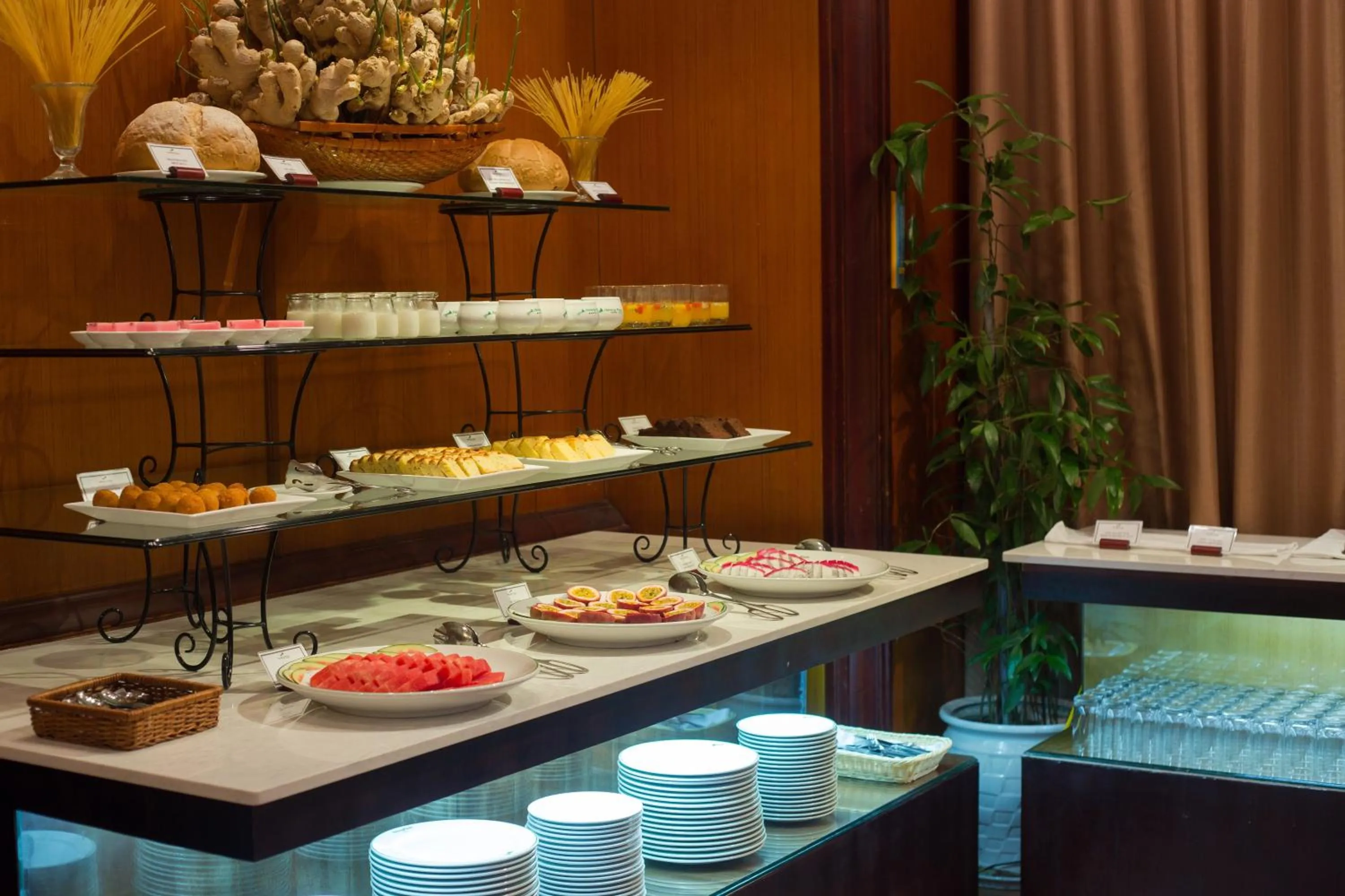 Restaurant/places to eat in Halong Plaza Hotel