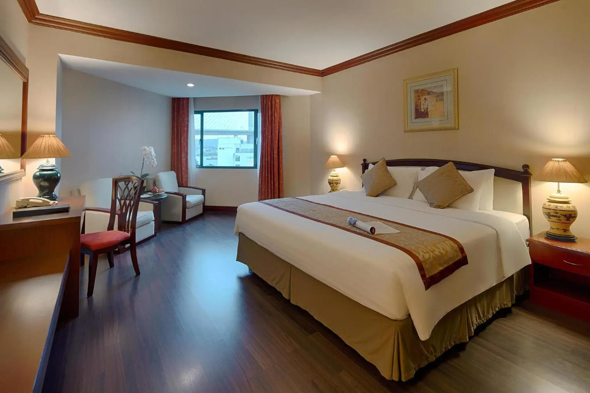 Deluxe Double Room with Sea View in Halong Plaza Hotel Deluxe Double Room with Sea View in Halong Plaza Hotel