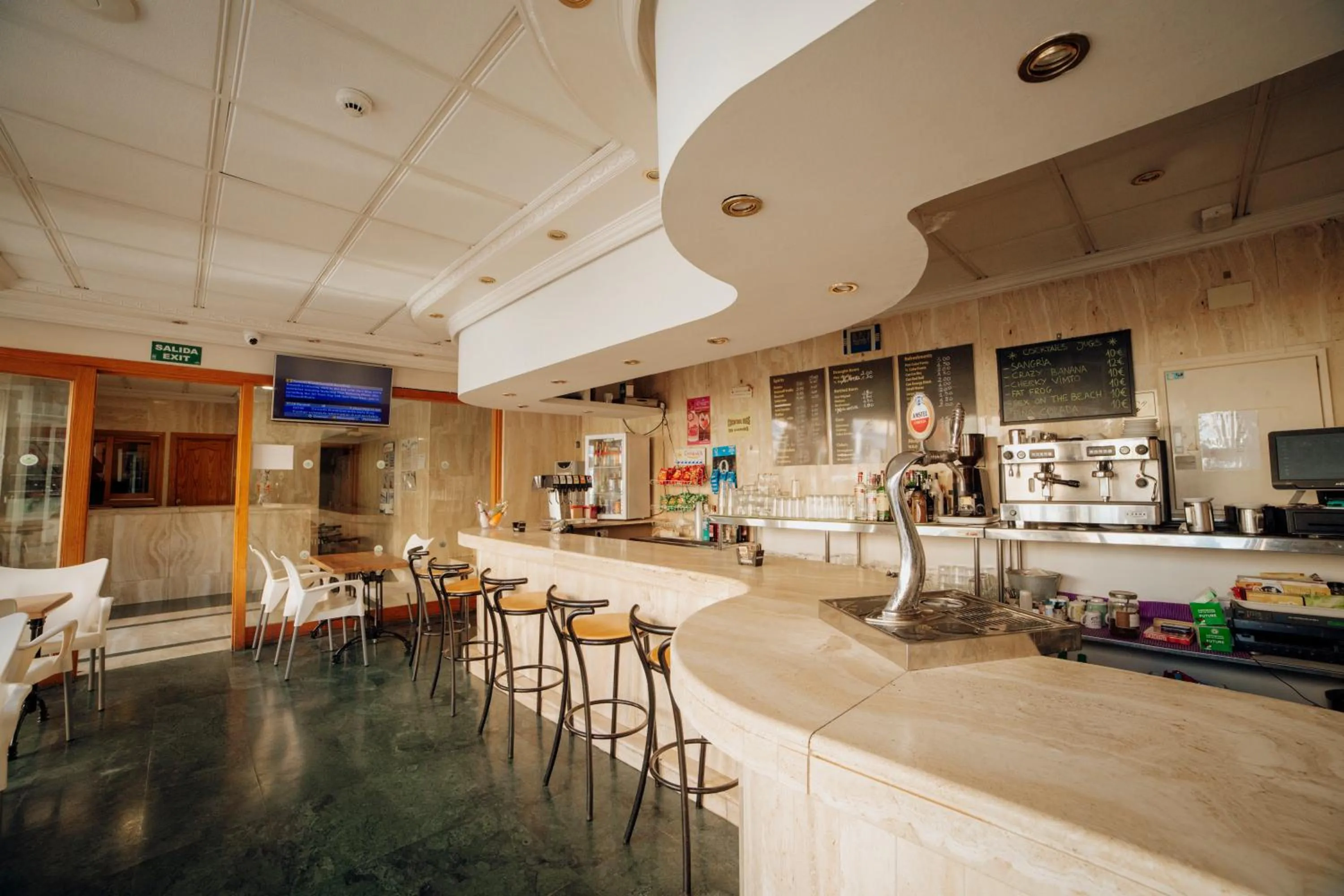 Lounge or bar in Apartamentos Palm Court