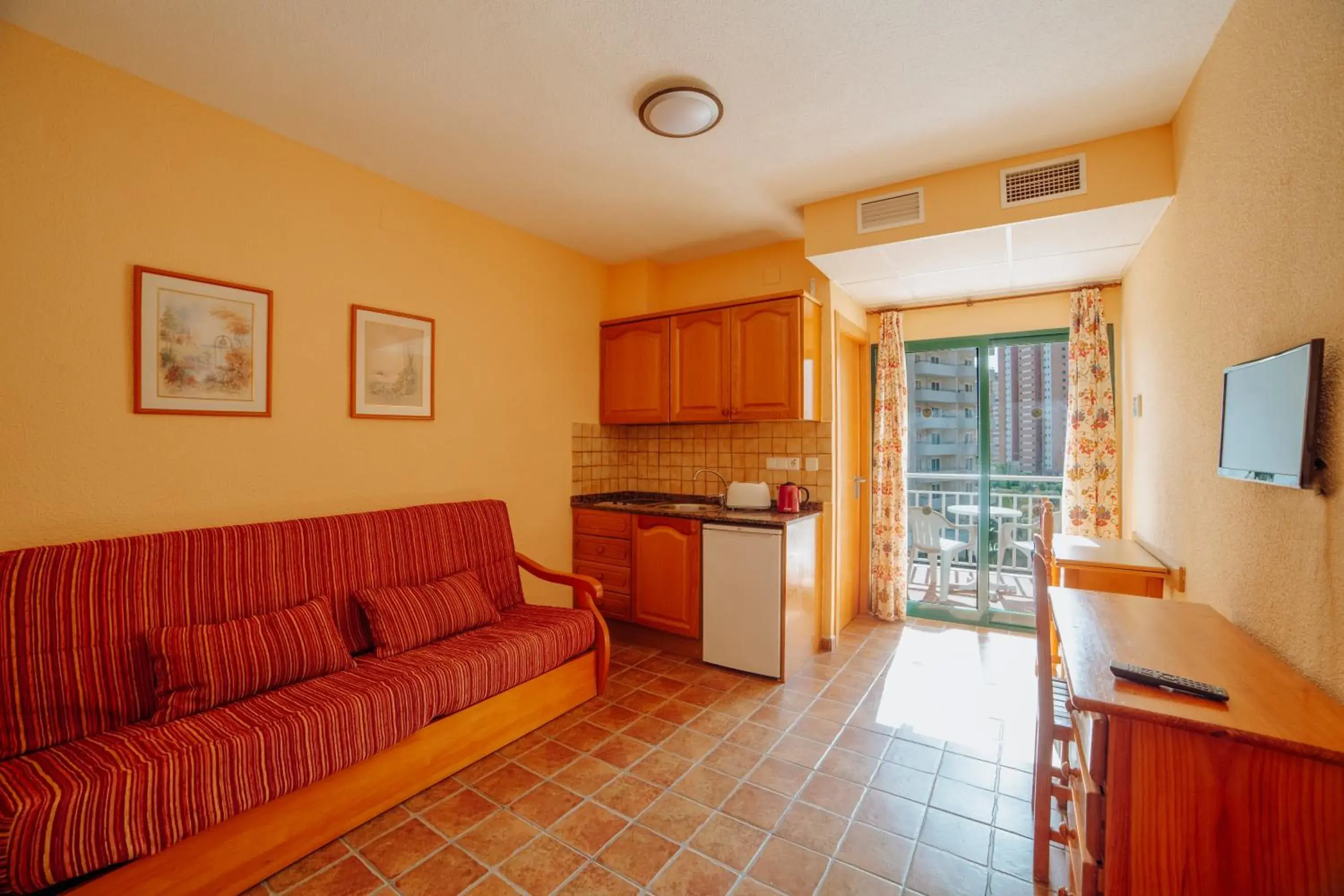 One-Bedroom Apartment with Balcony (4 Adults) in Apartamentos Palm Court One-Bedroom Apartment with Balcony (4 Adults) in Apartamentos Palm Court